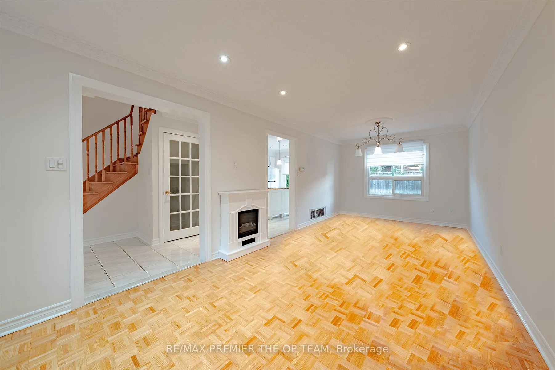 Photo 6 of 79 Governor Crescent, Vaughan, East Woodbridge — HOMEH