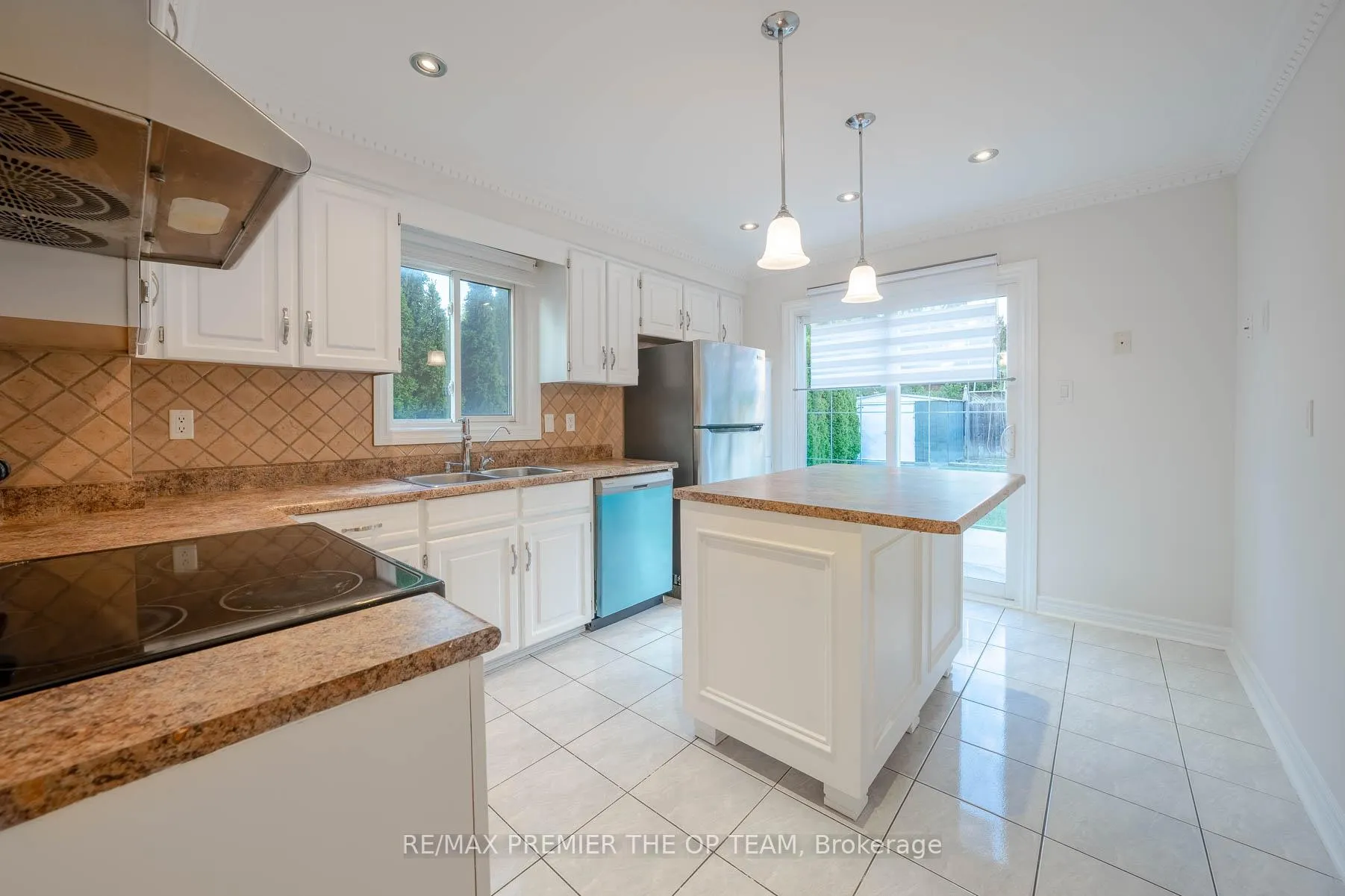 Photo 12 of 79 Governor Crescent, Vaughan, East Woodbridge — HOMEH