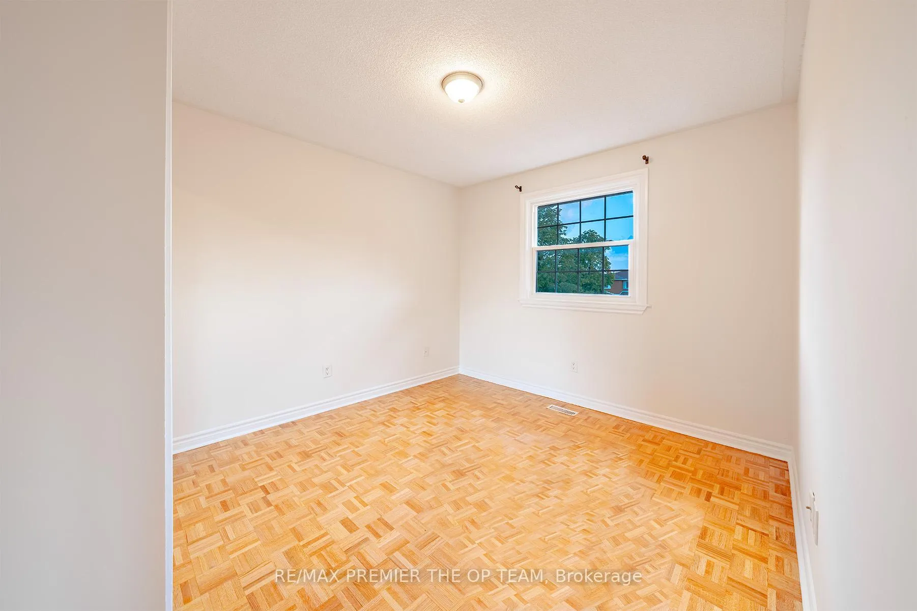 Photo 15 of 79 Governor Crescent, Vaughan, East Woodbridge — HOMEH