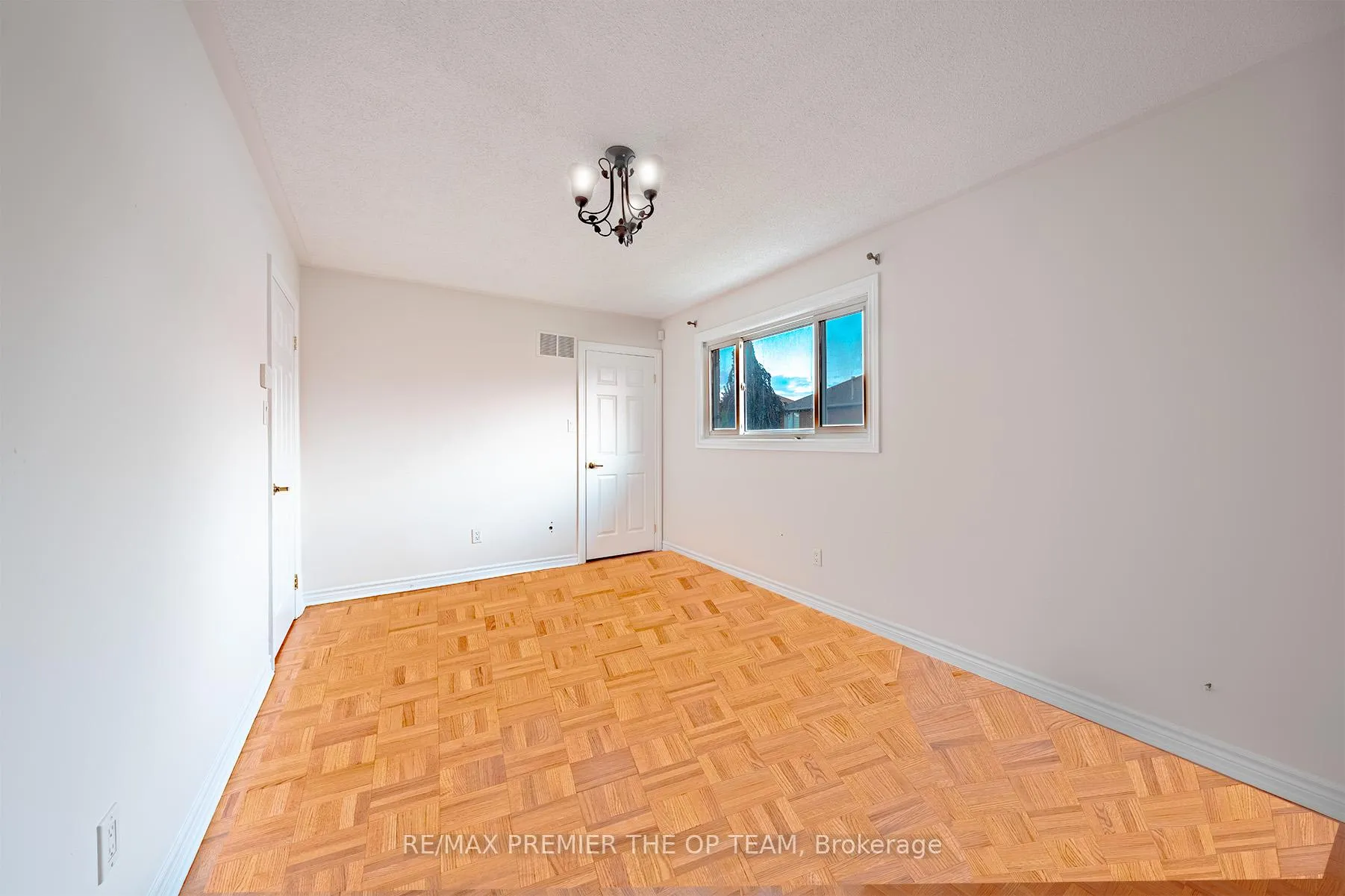 Photo 18 of 79 Governor Crescent, Vaughan, East Woodbridge — HOMEH