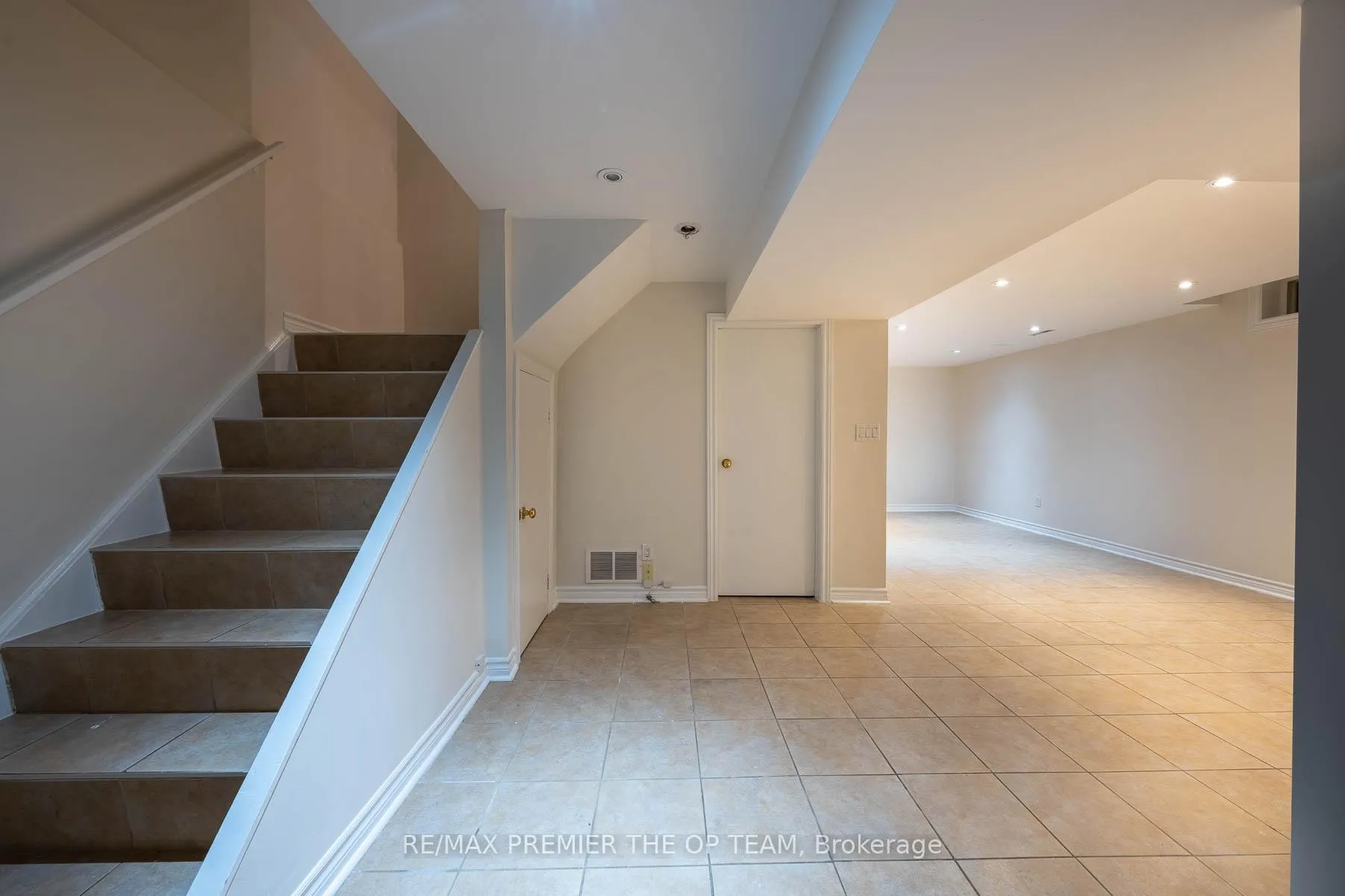 Photo 20 of 79 Governor Crescent, Vaughan, East Woodbridge — HOMEH