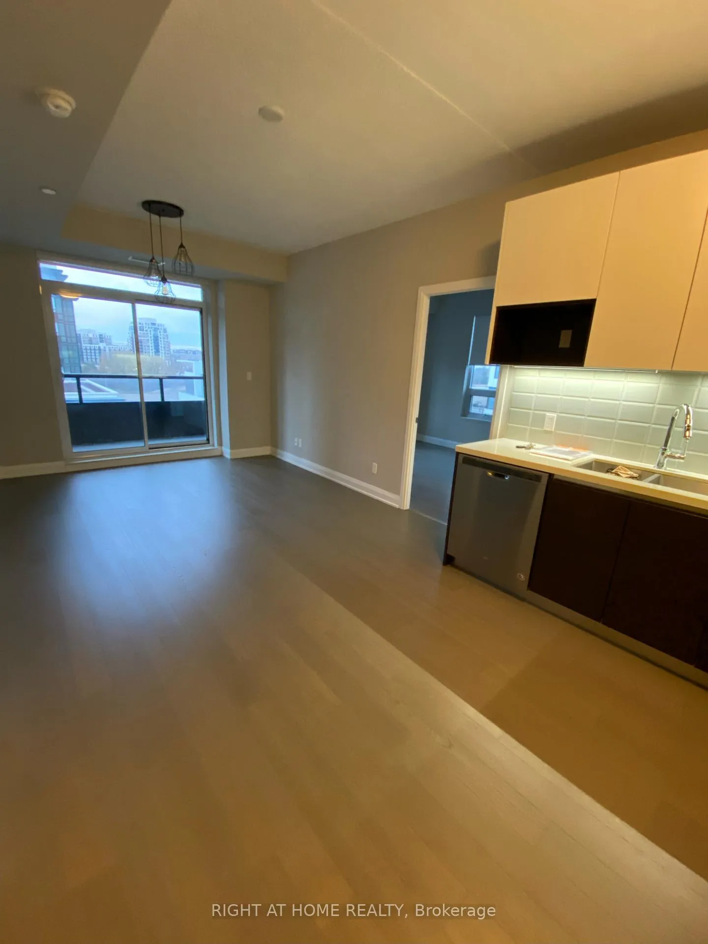 Photo 2 of Unit 608, 25 Water Walk Drive, Markham, Unionville — HOMEH