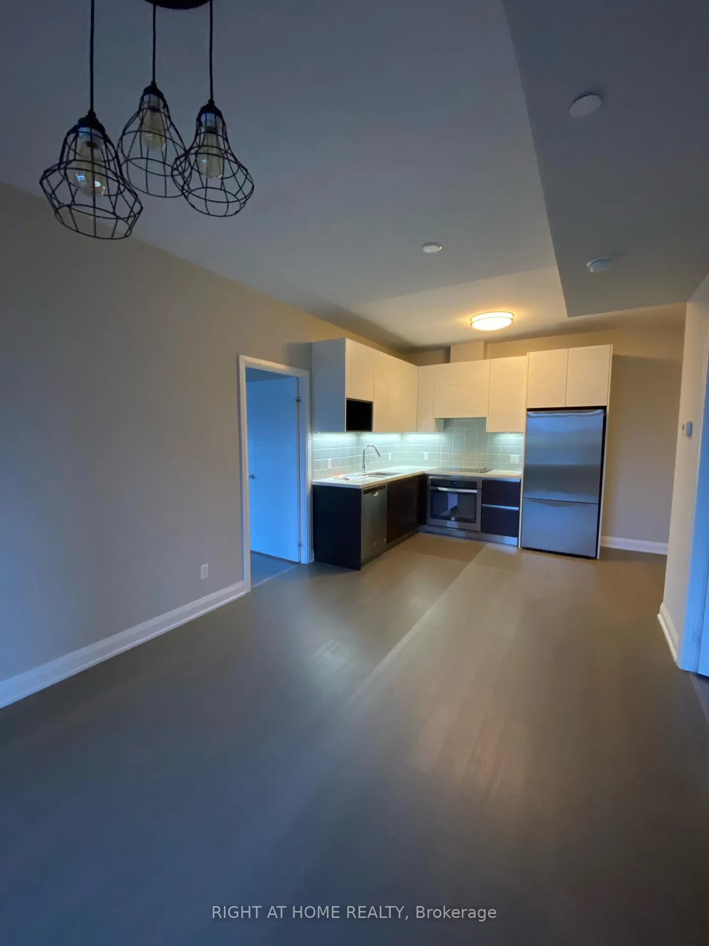 Photo 3 of Unit 608, 25 Water Walk Drive, Markham, Unionville — HOMEH