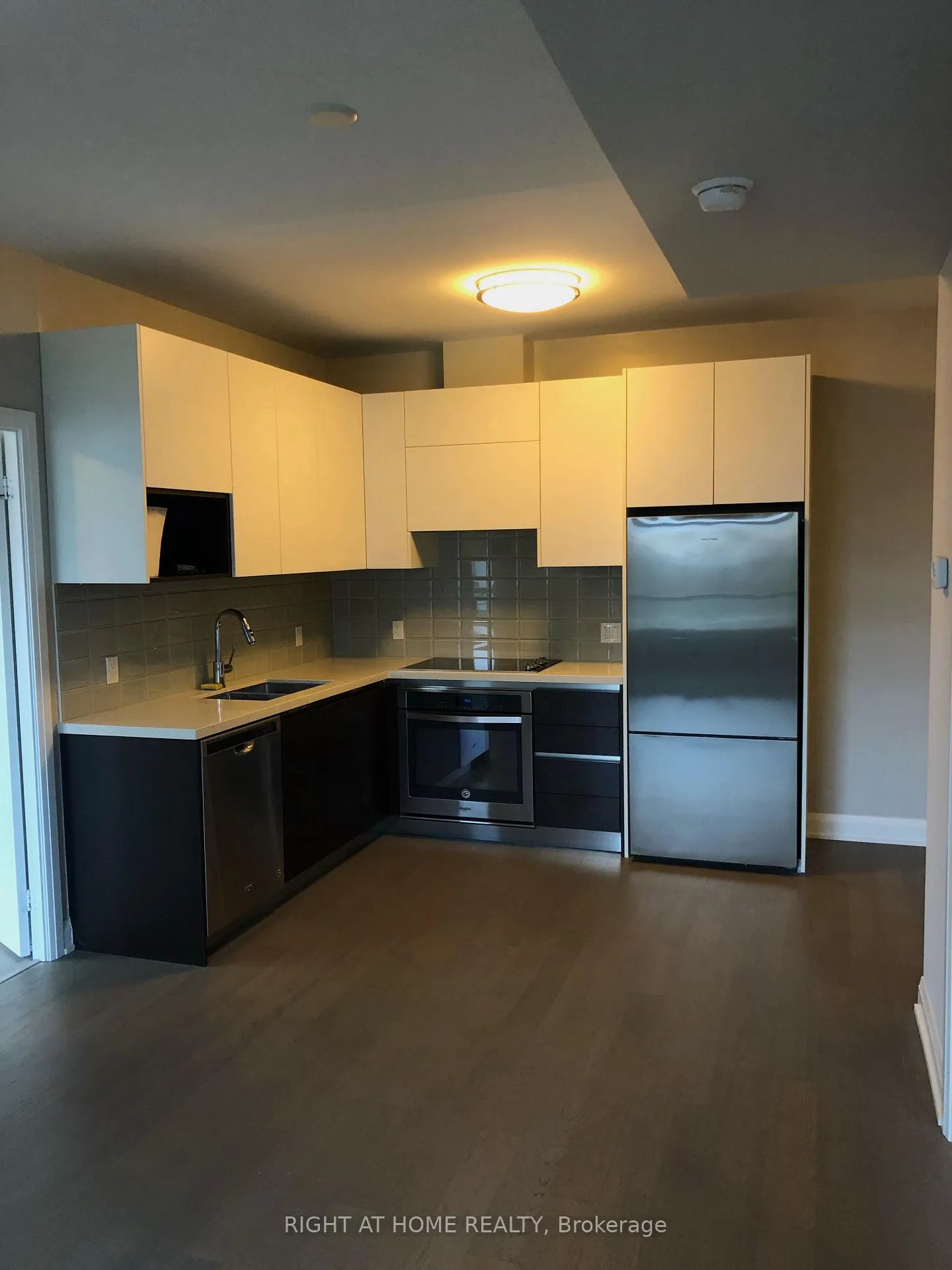 Photo 5 of Unit 608, 25 Water Walk Drive, Markham, Unionville — HOMEH