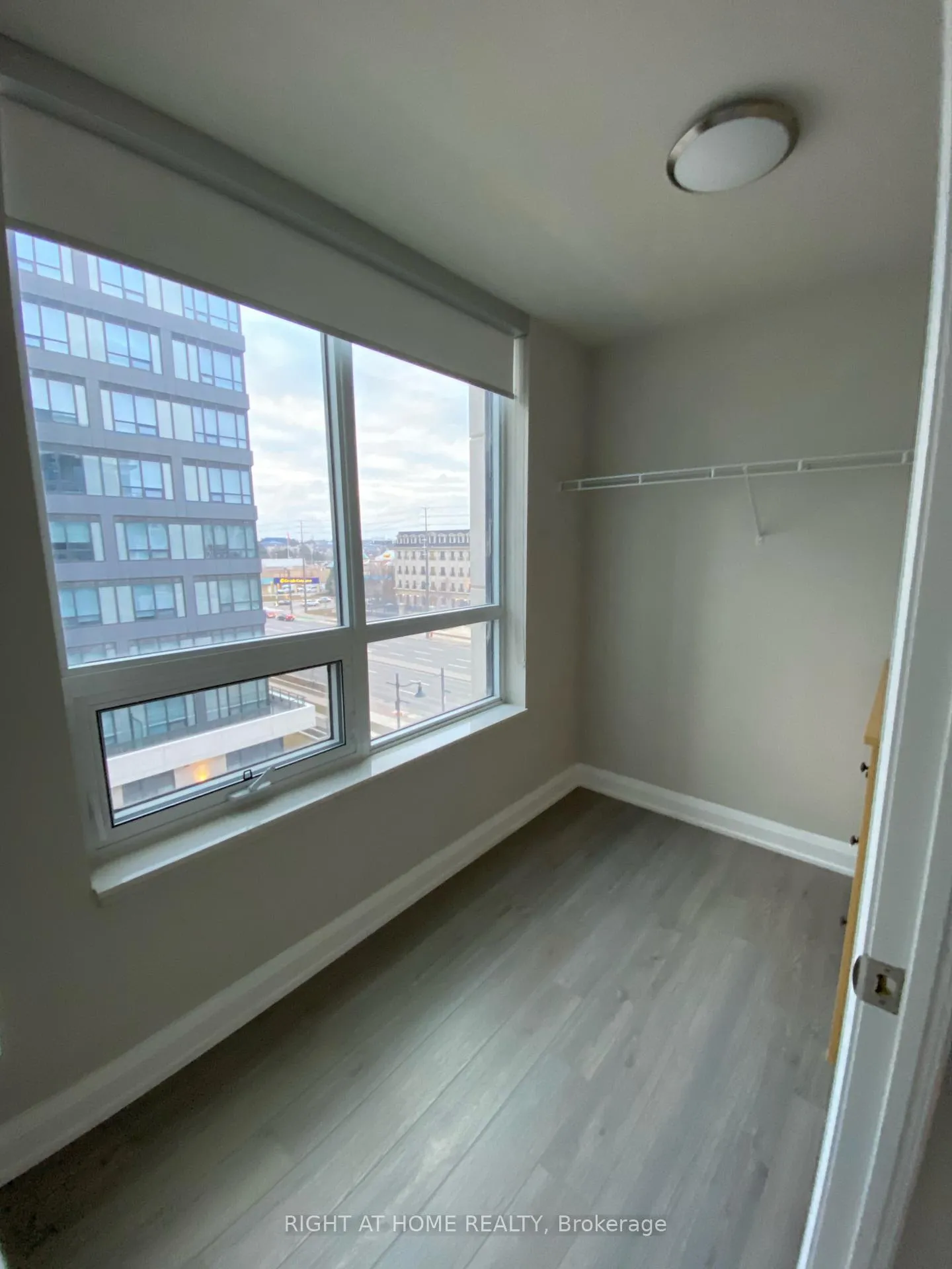 Photo 7 of Unit 608, 25 Water Walk Drive, Markham, Unionville — HOMEH