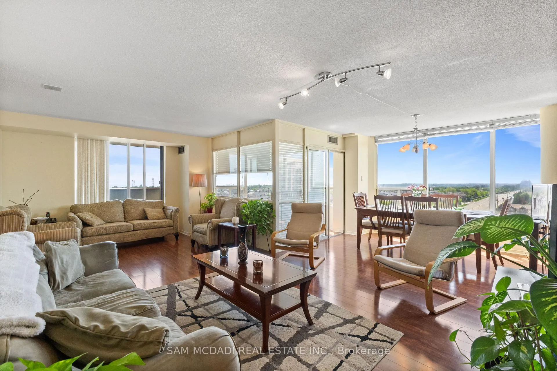 Photo 7 of Unit 1109, 700 Constellation Drive, Mississauga, Hurontario — HOMEH