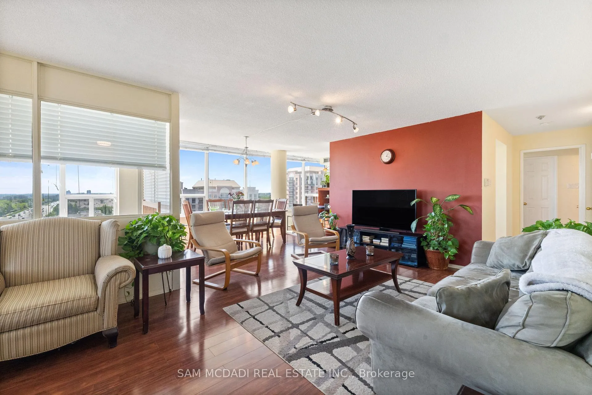 Photo 8 of Unit 1109, 700 Constellation Drive, Mississauga, Hurontario — HOMEH