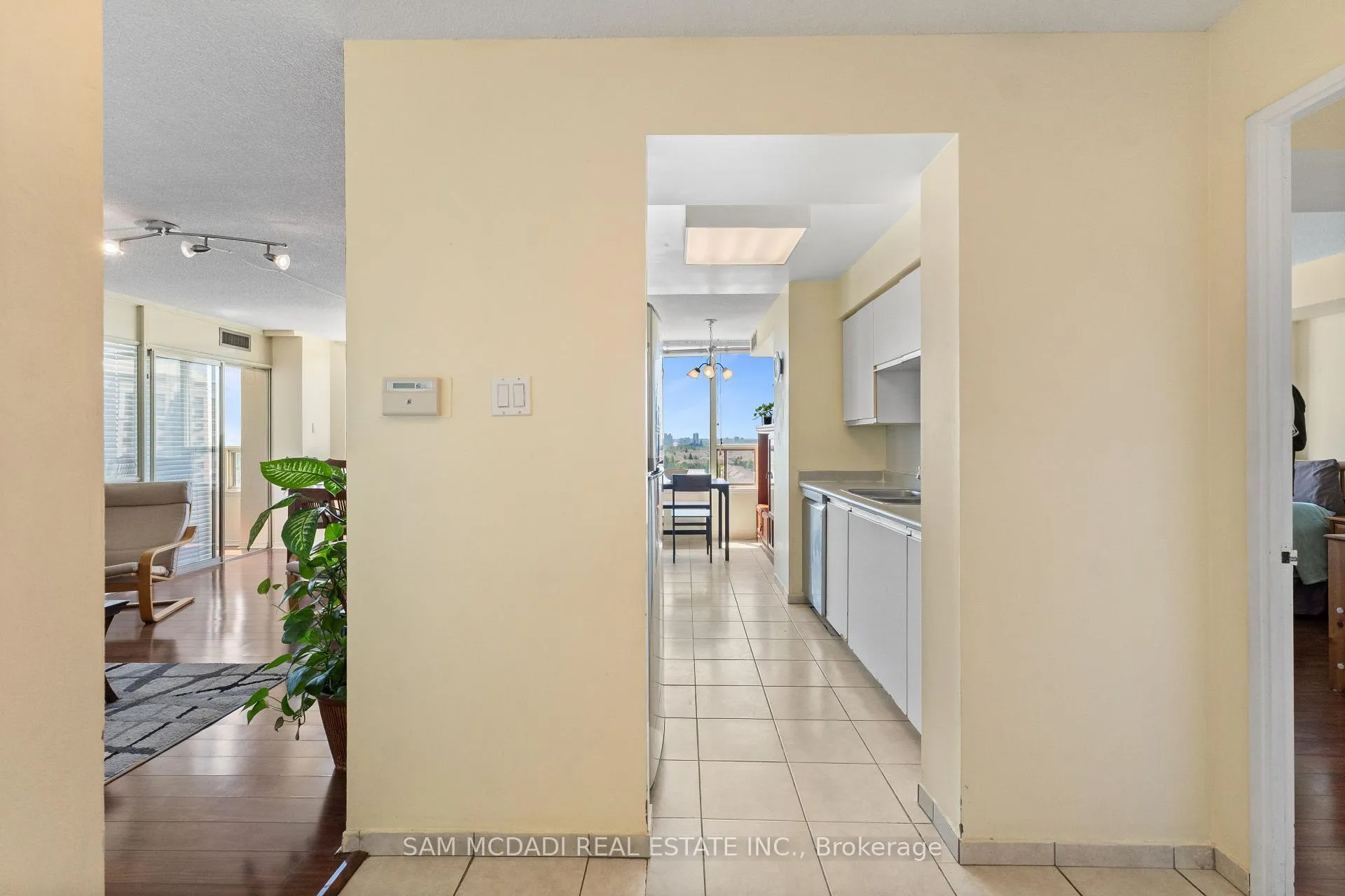 Photo 11 of Unit 1109, 700 Constellation Drive, Mississauga, Hurontario — HOMEH