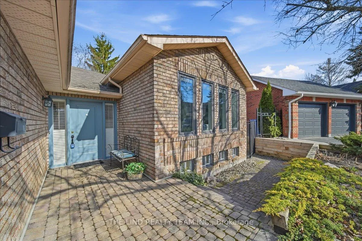 Photo 3 of 17 April Gardens, Aurora, Aurora Heights — HOMEH