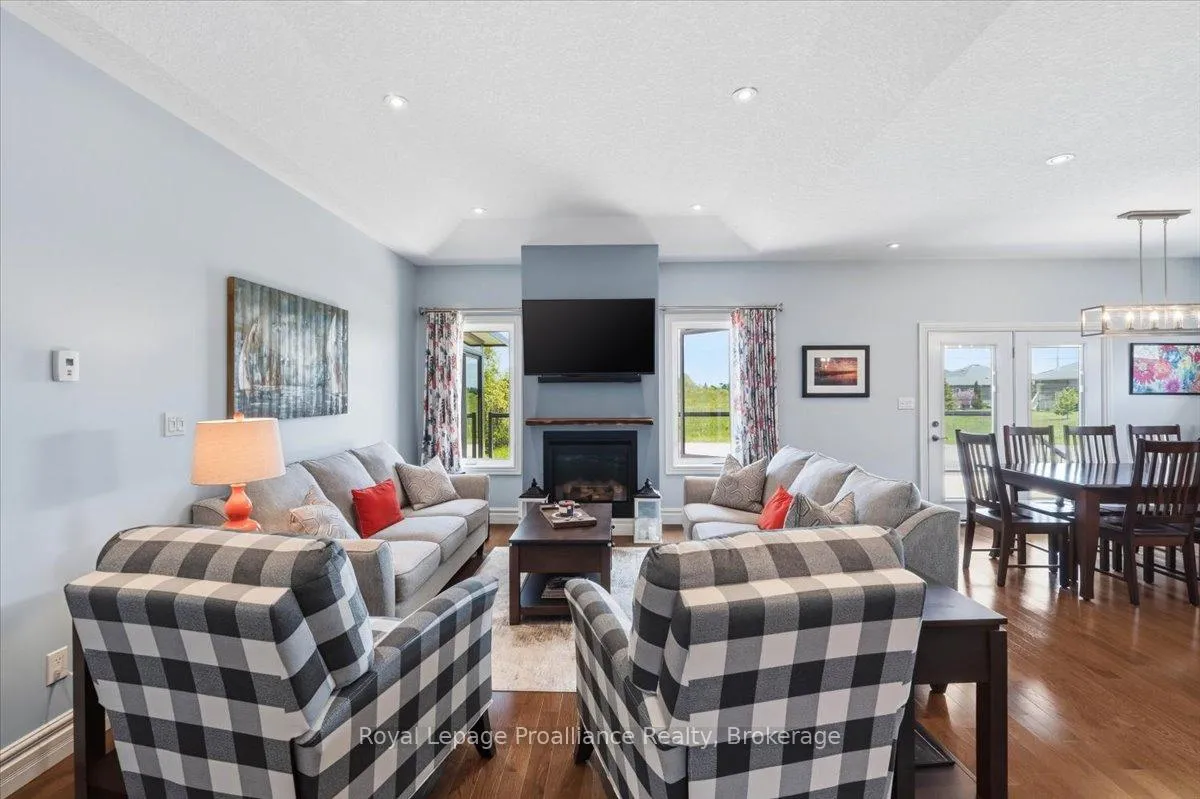 Photo 17 of 8 Dorchester Drive, Prince Edward County, Wellington — HOMEH