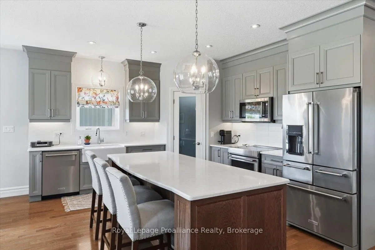 Photo 21 of 8 Dorchester Drive, Prince Edward County, Wellington — HOMEH