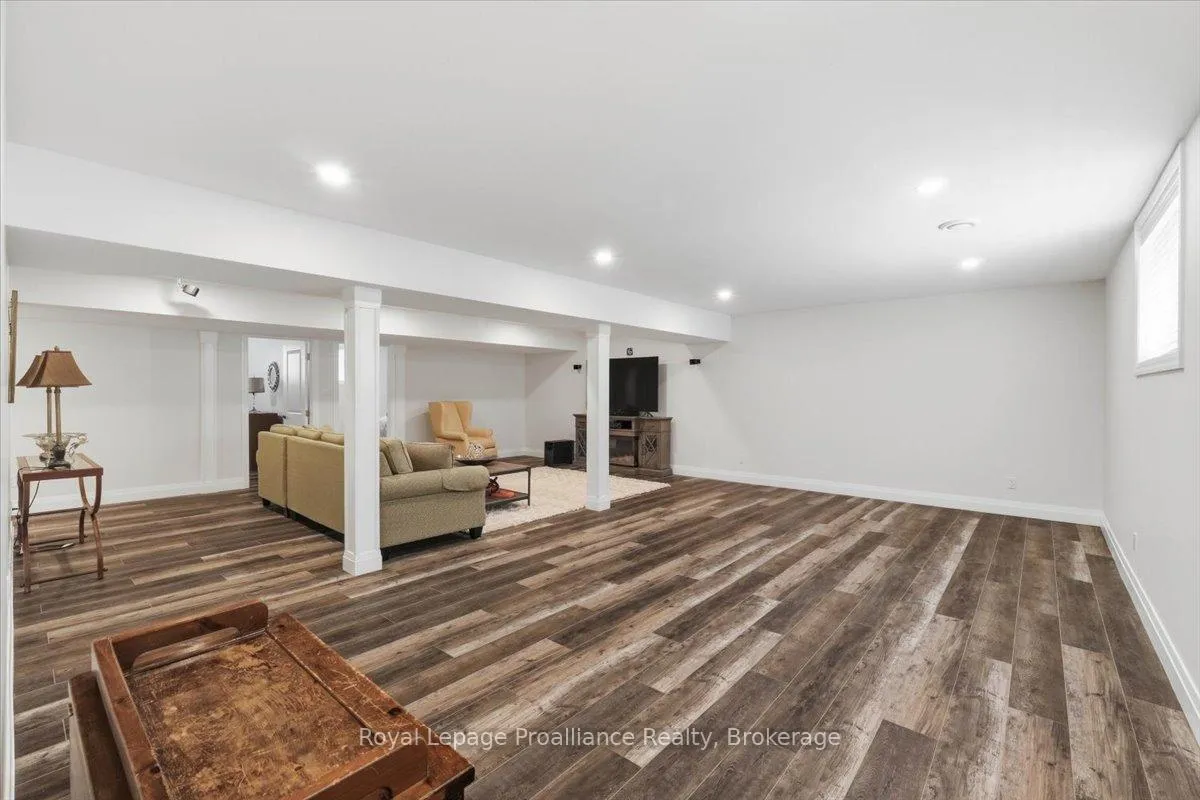 Photo 34 of 8 Dorchester Drive, Prince Edward County, Wellington — HOMEH