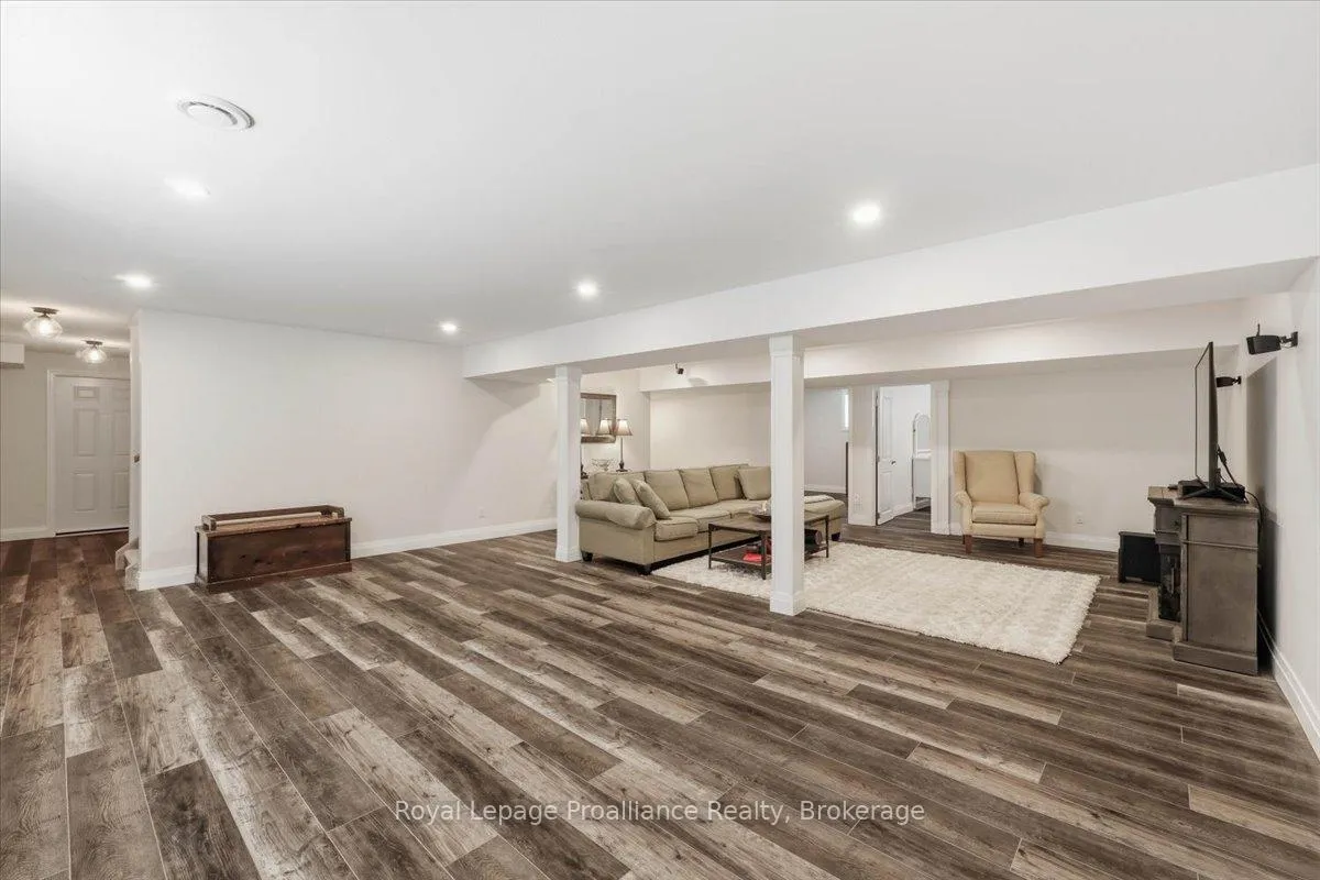 Photo 40 of 8 Dorchester Drive, Prince Edward County, Wellington — HOMEH