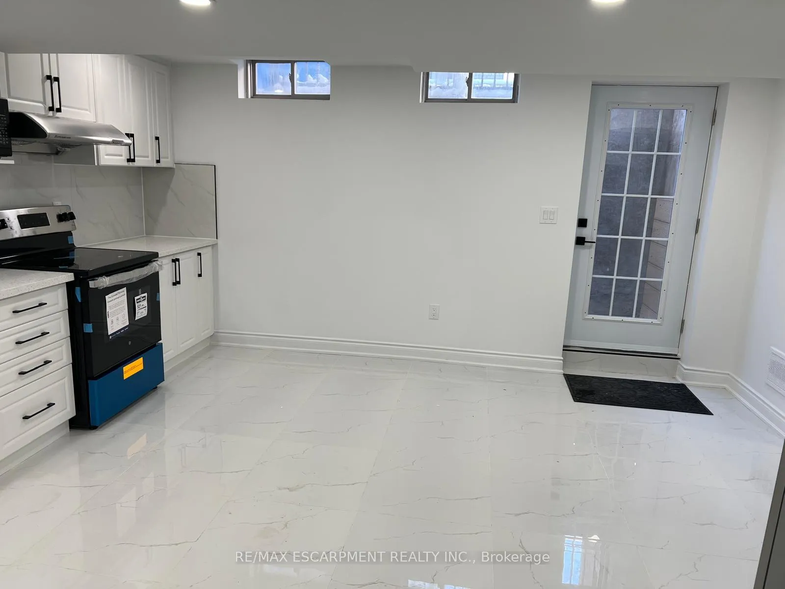 Photo 4 of Unit BASEMENT, 40 Pagebrook Crescent, Hamilton, Stoney Creek Mountain — HOMEH