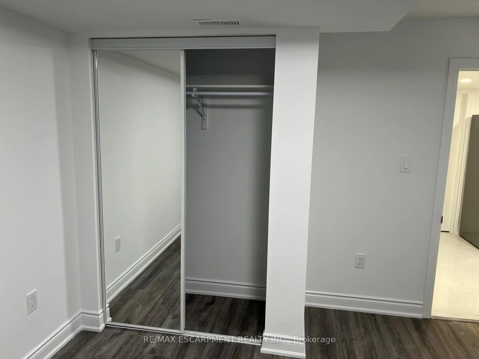 Photo 7 of Unit BASEMENT, 40 Pagebrook Crescent, Hamilton, Stoney Creek Mountain — HOMEH