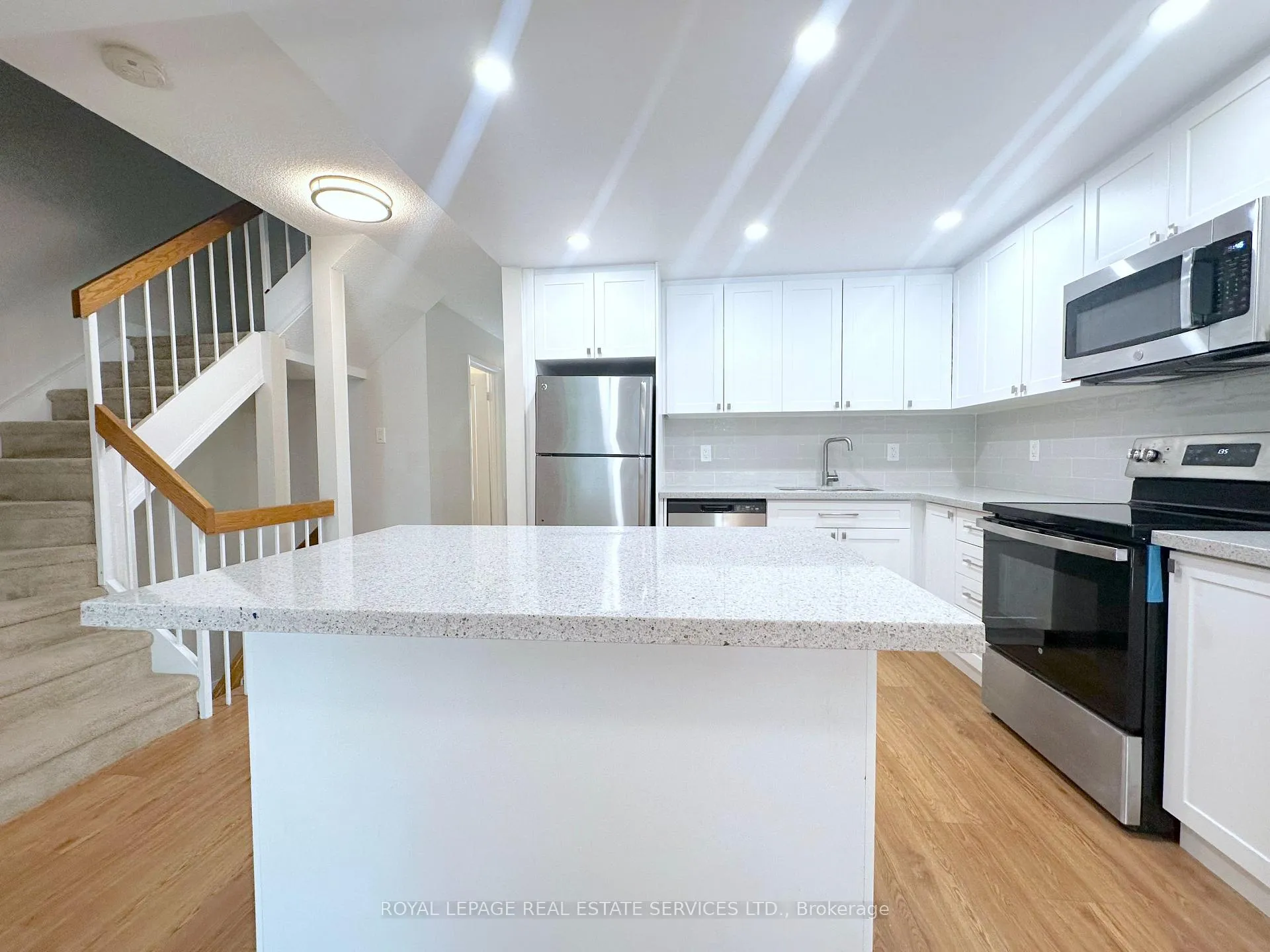 Photo 3 of 6310F Battleford Road, Mississauga, Meadowvale — HOMEH