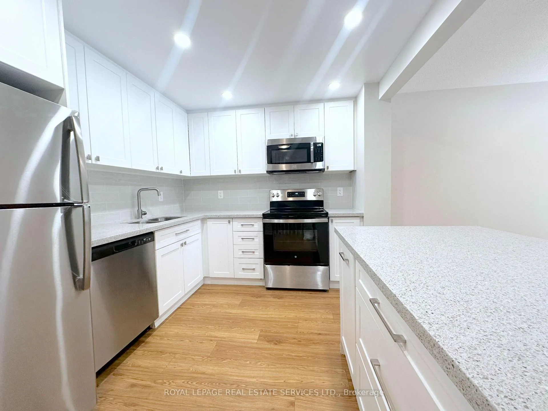 Photo 5 of 6310F Battleford Road, Mississauga, Meadowvale — HOMEH