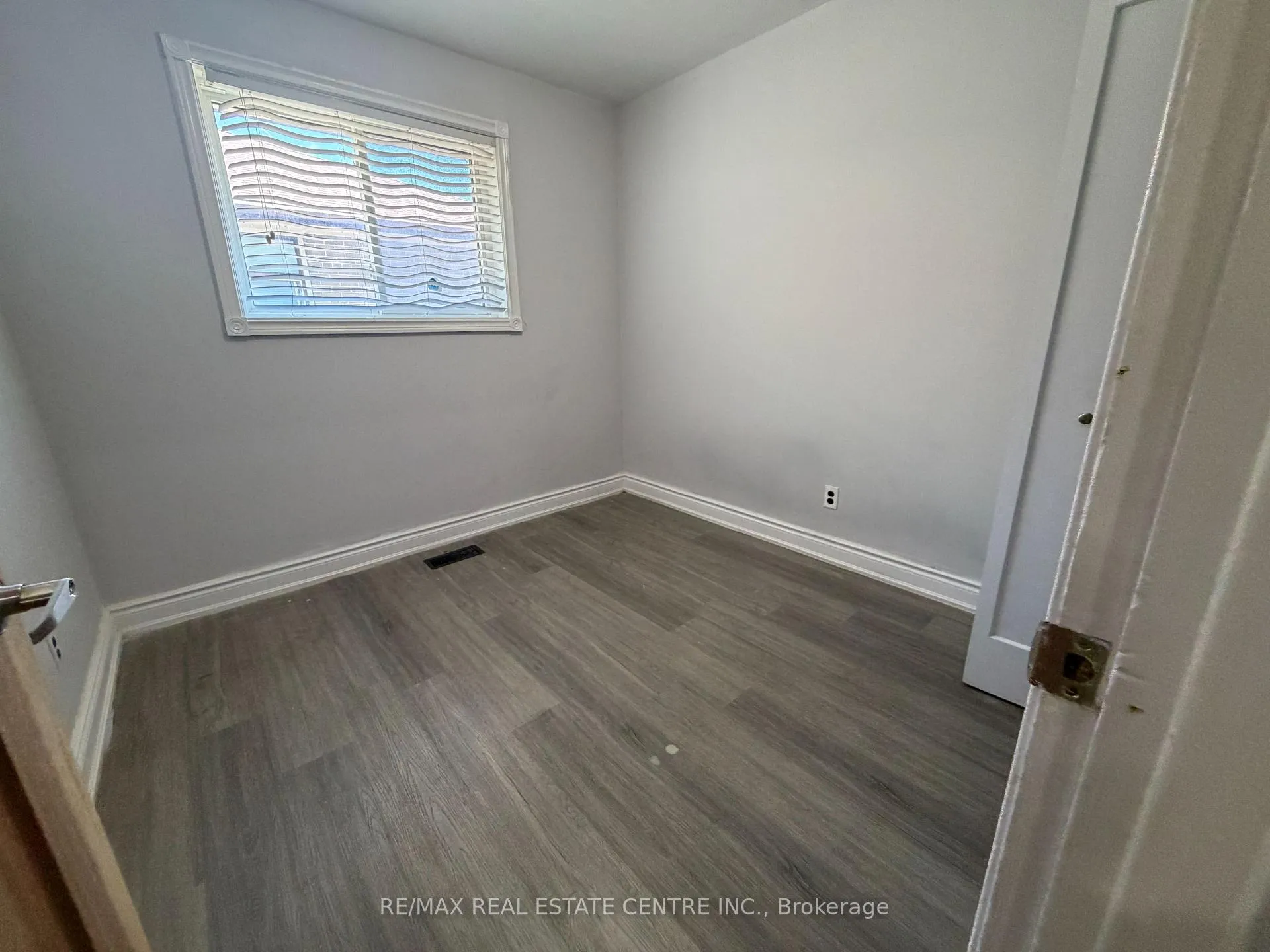 Photo 8 of 62 Corby Crescent, Brampton, Brampton South — HOMEH