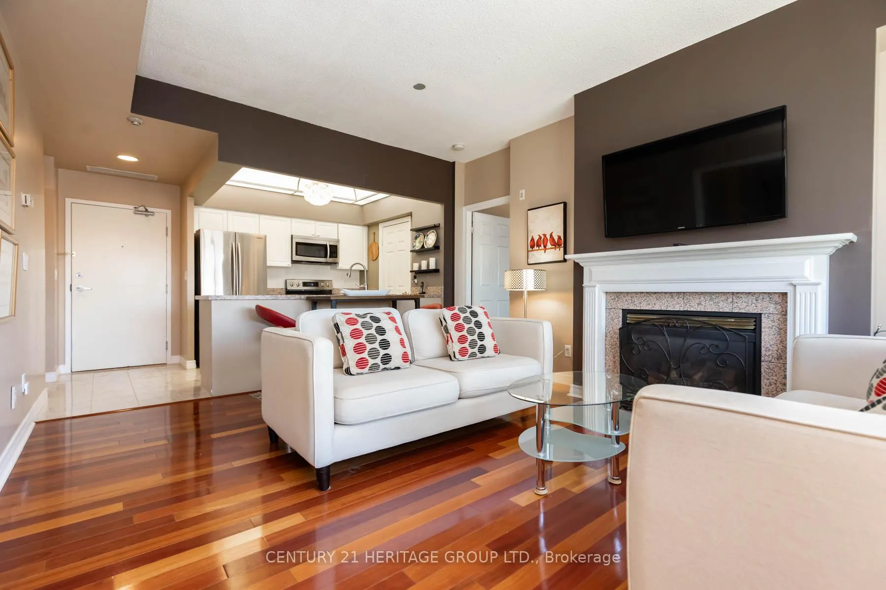 Photo 4 of Unit 405, 211 Randolph Road, Toronto, Leaside — HOMEH