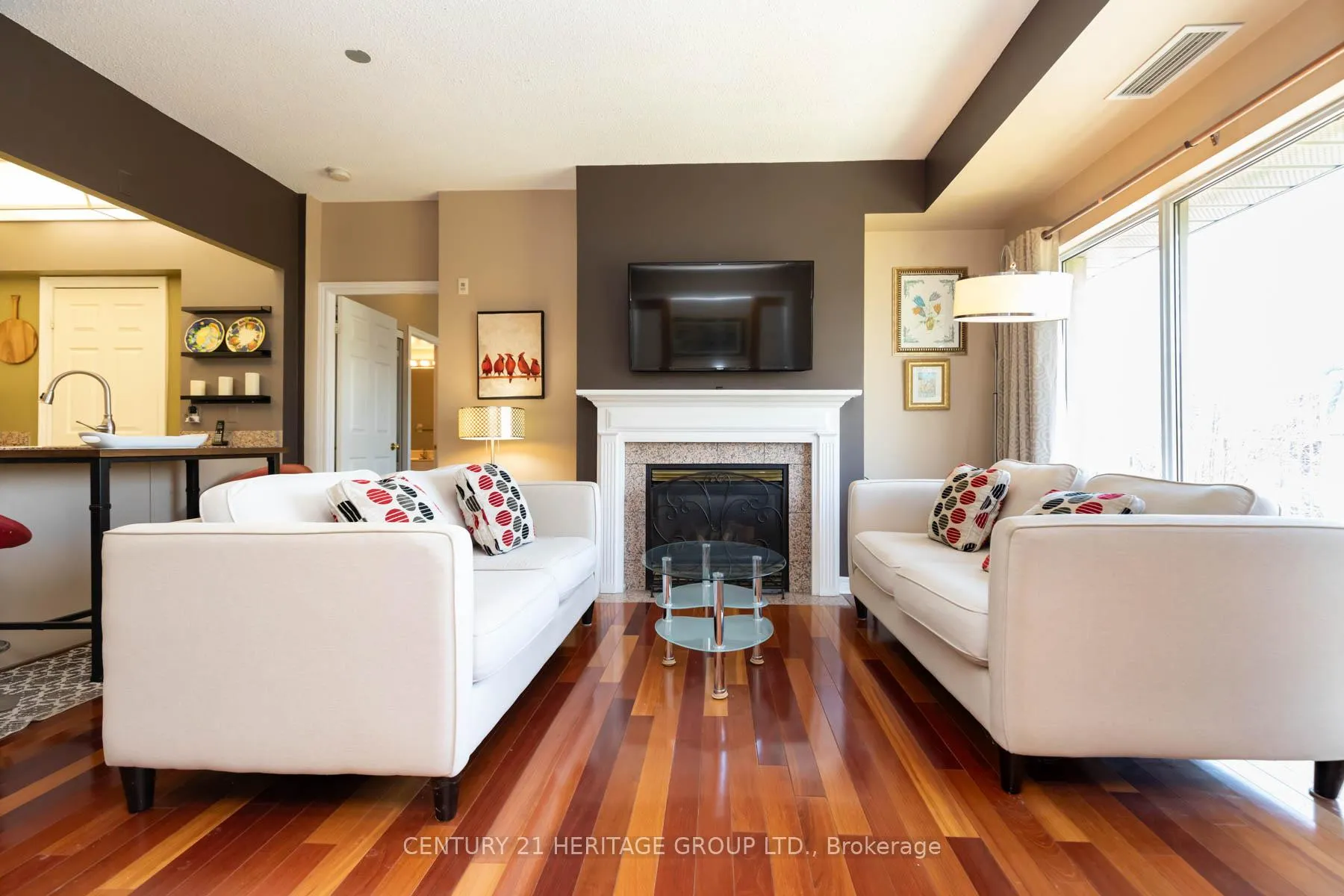 Photo 5 of Unit 405, 211 Randolph Road, Toronto, Leaside — HOMEH