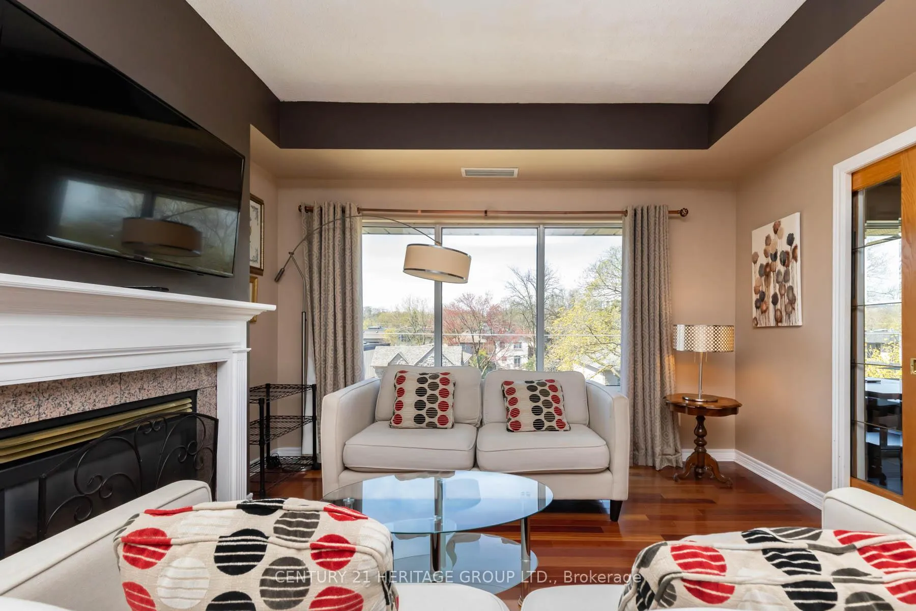 Photo 6 of Unit 405, 211 Randolph Road, Toronto, Leaside — HOMEH