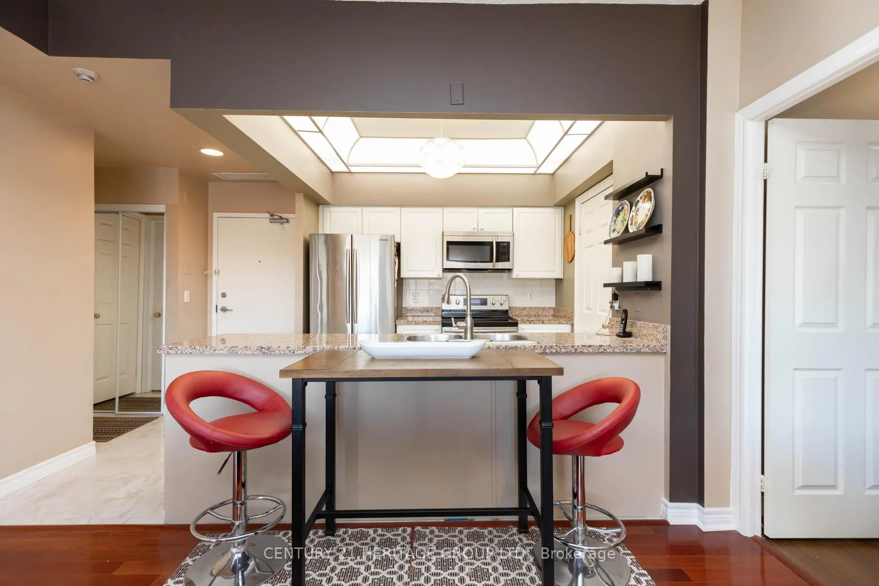 Photo 12 of Unit 405, 211 Randolph Road, Toronto, Leaside — HOMEH