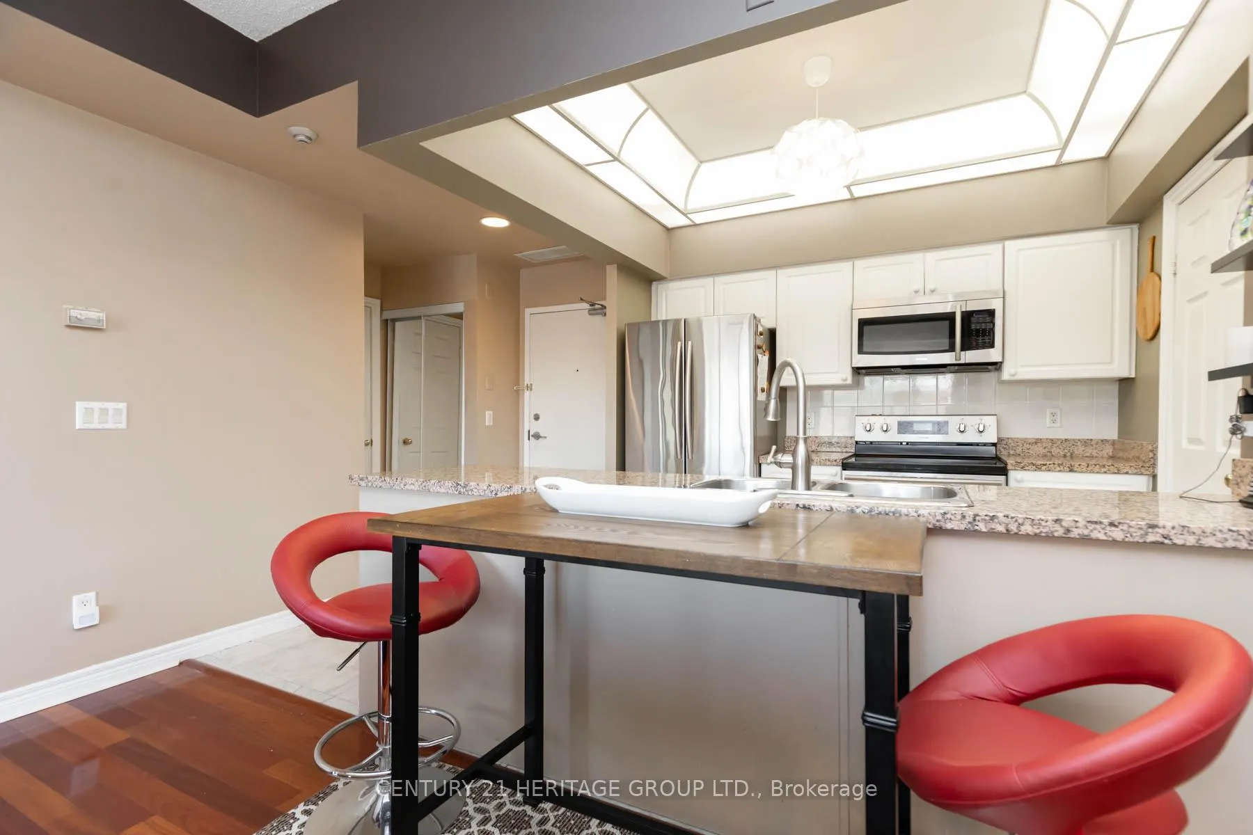 Photo 13 of Unit 405, 211 Randolph Road, Toronto, Leaside — HOMEH