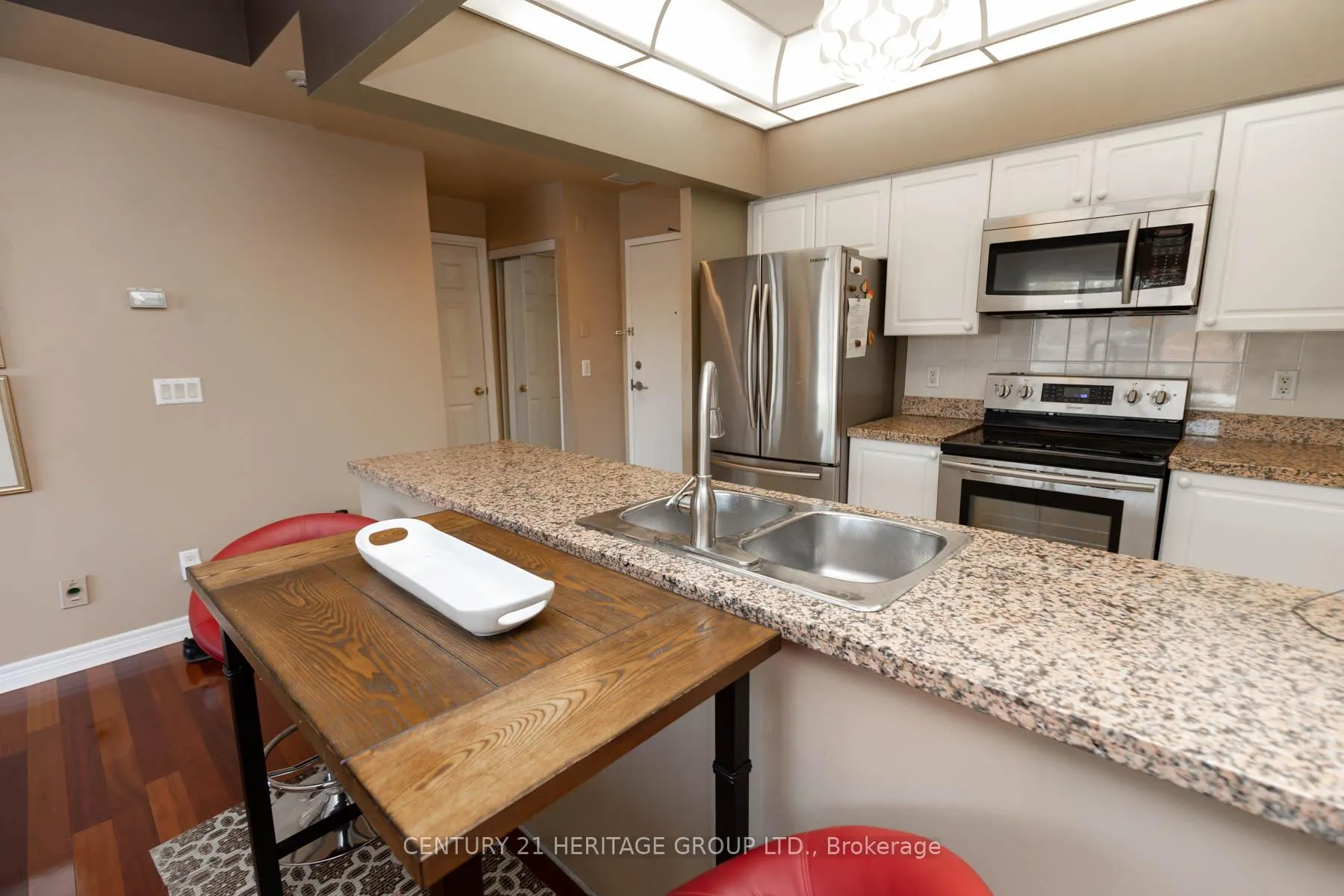 Photo 14 of Unit 405, 211 Randolph Road, Toronto, Leaside — HOMEH