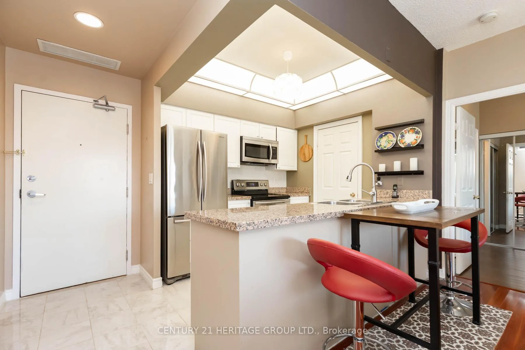 Photo 15 of Unit 405, 211 Randolph Road, Toronto, Leaside — HOMEH
