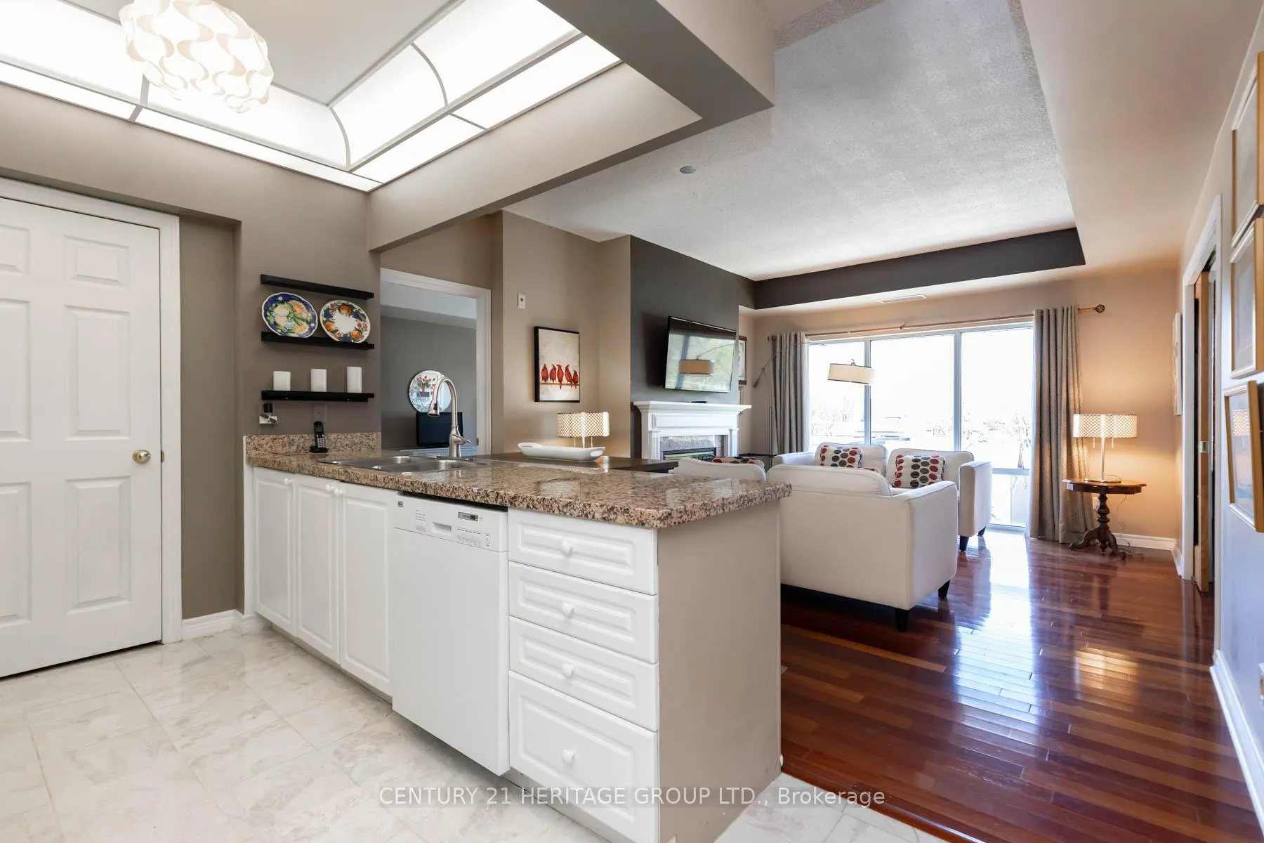 Photo 16 of Unit 405, 211 Randolph Road, Toronto, Leaside — HOMEH
