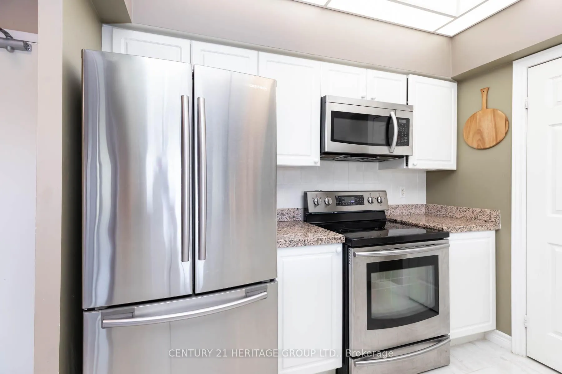 Photo 17 of Unit 405, 211 Randolph Road, Toronto, Leaside — HOMEH