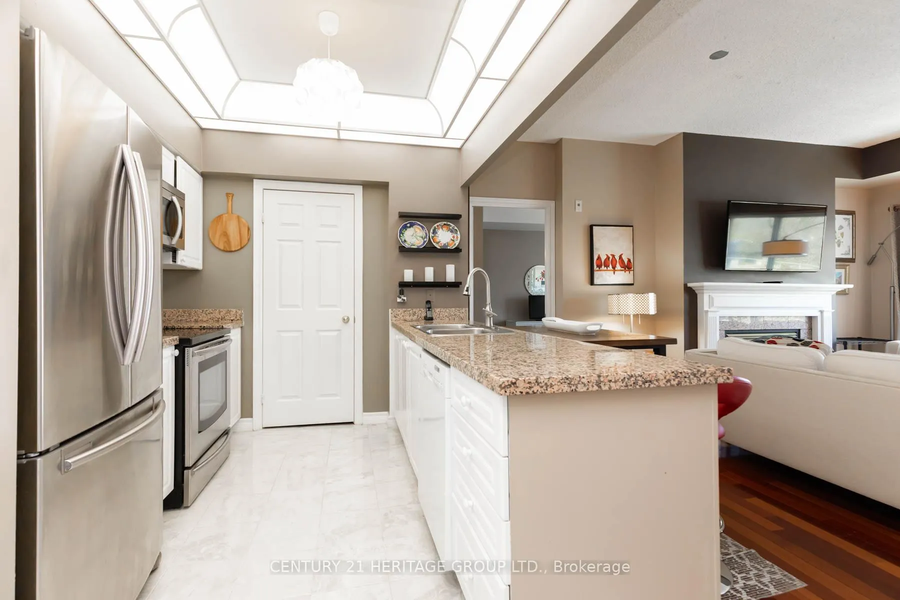 Photo 18 of Unit 405, 211 Randolph Road, Toronto, Leaside — HOMEH