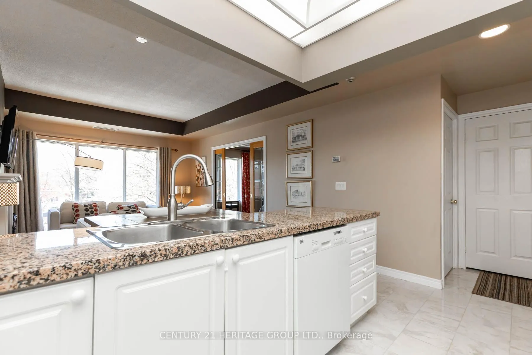 Photo 19 of Unit 405, 211 Randolph Road, Toronto, Leaside — HOMEH
