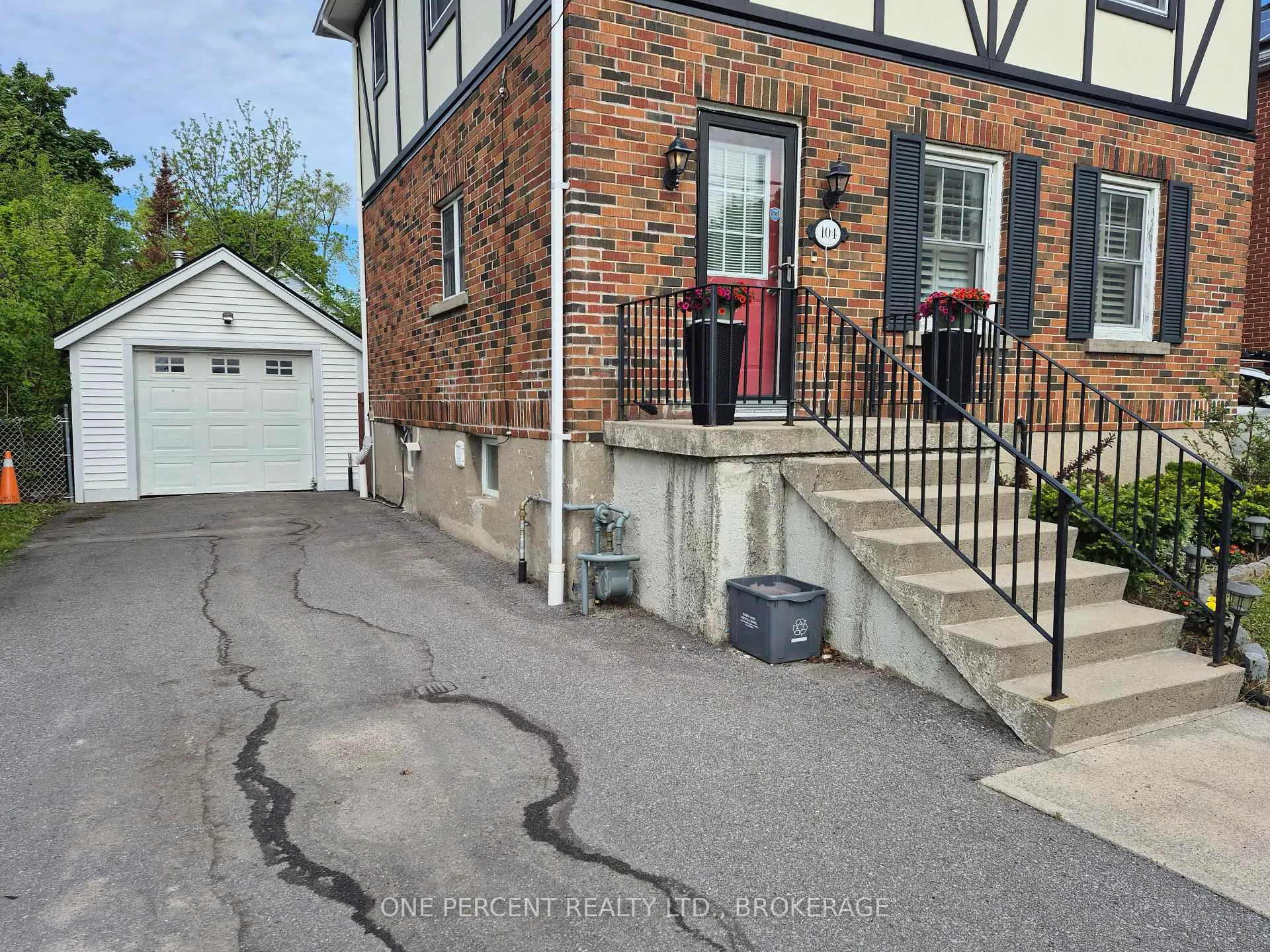 Photo 2 of 104 Ellerbeck Street, Kingston, Central City East — HOMEH