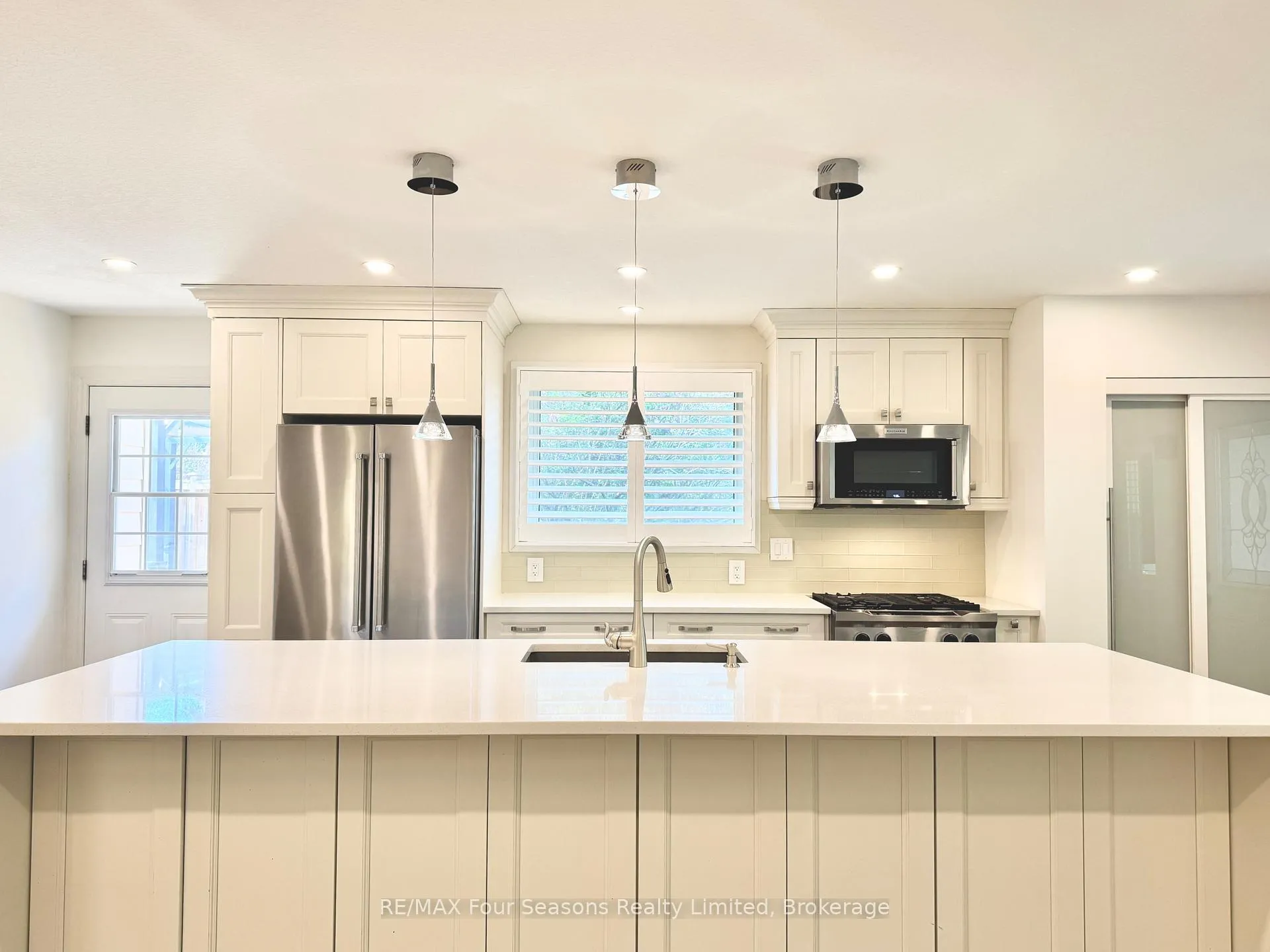 Photo 2 of 51 Carlyle Place, Kitchener — HOMEH