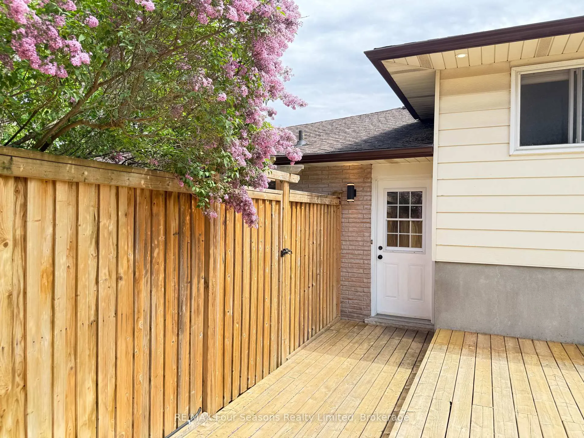 Photo 6 of 51 Carlyle Place, Kitchener — HOMEH