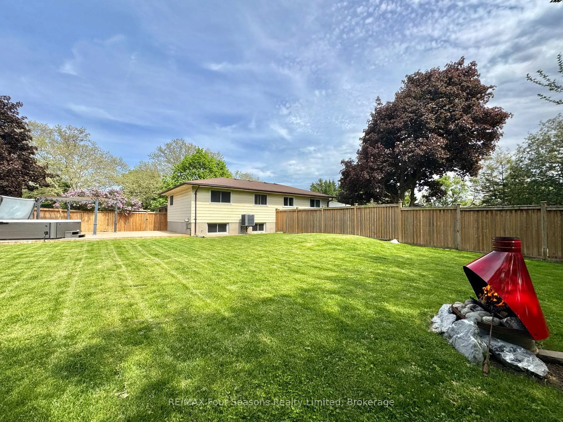 Photo 8 of 51 Carlyle Place, Kitchener — HOMEH