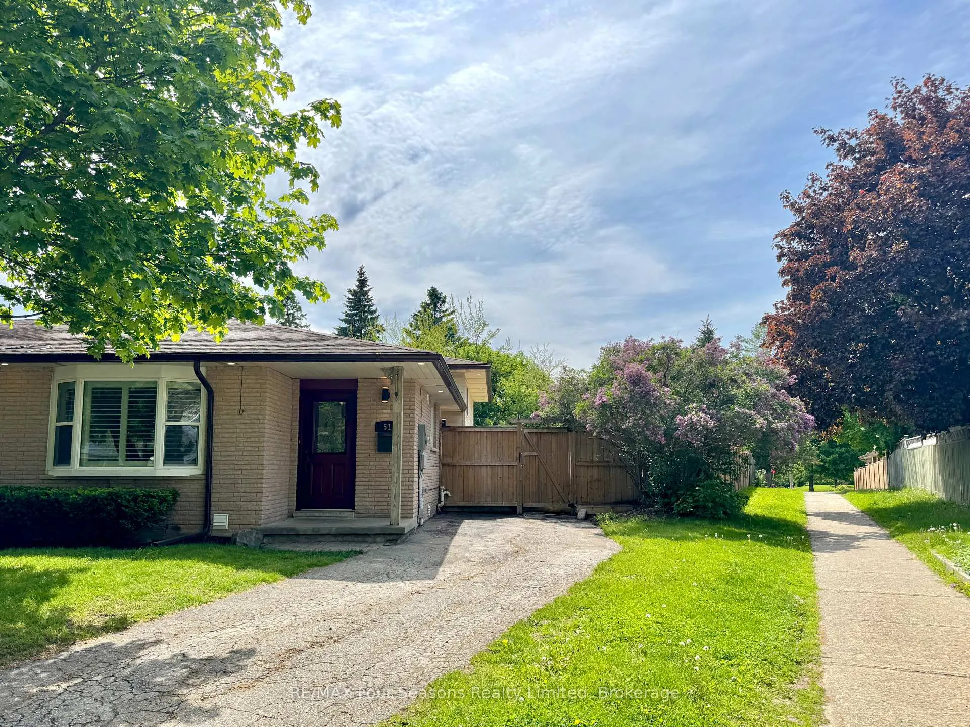 Photo 10 of 51 Carlyle Place, Kitchener — HOMEH