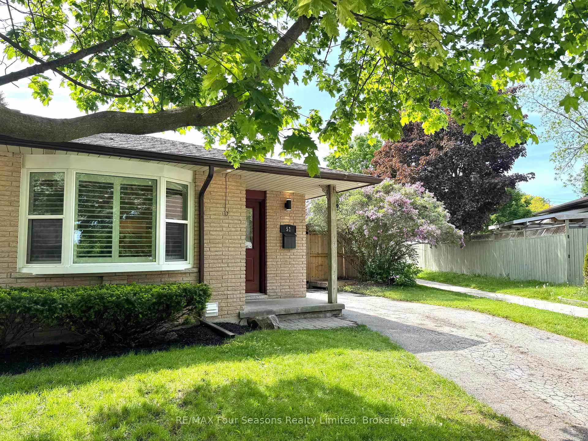 Photo 11 of 51 Carlyle Place, Kitchener — HOMEH