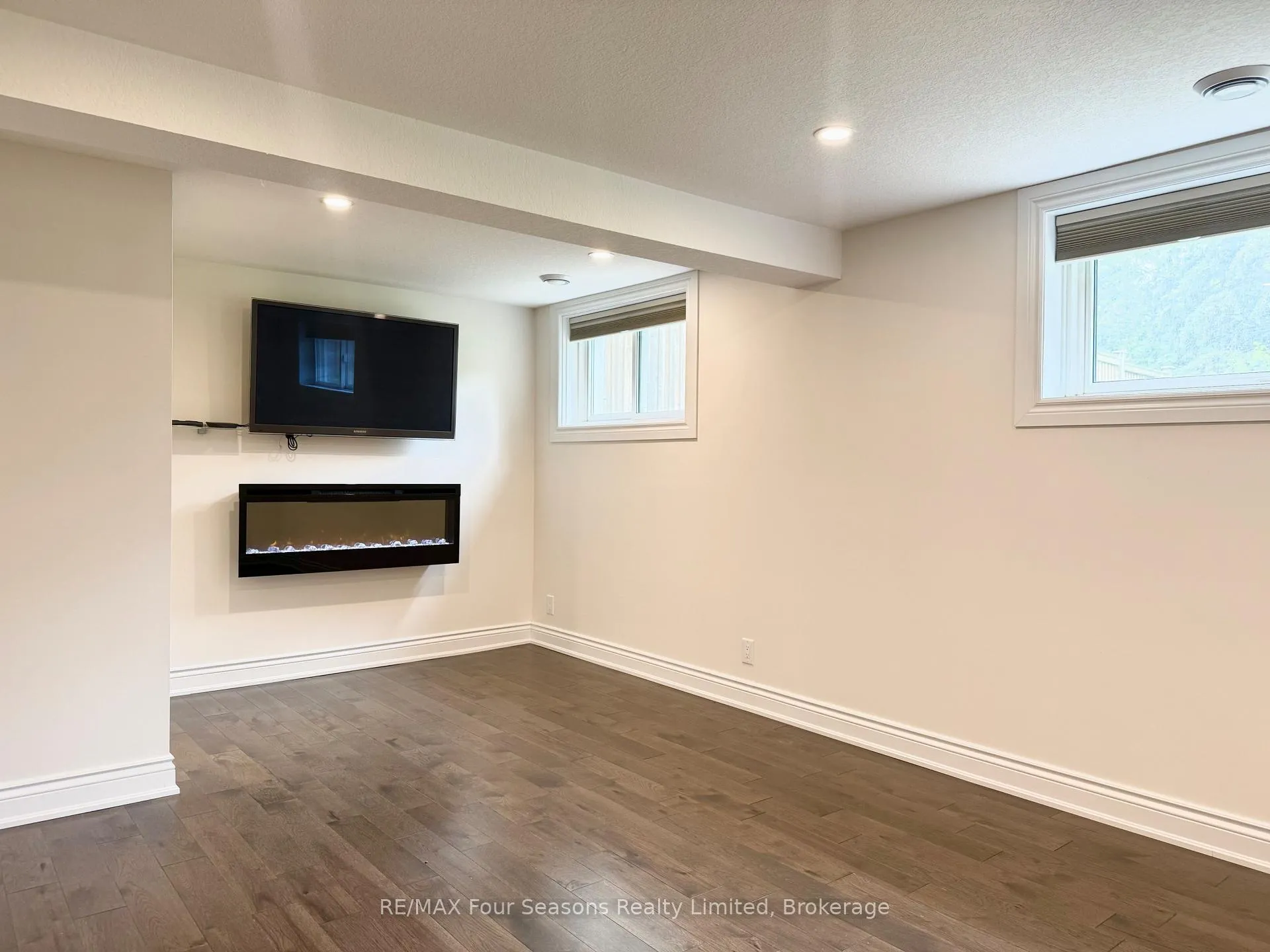 Photo 15 of 51 Carlyle Place, Kitchener — HOMEH