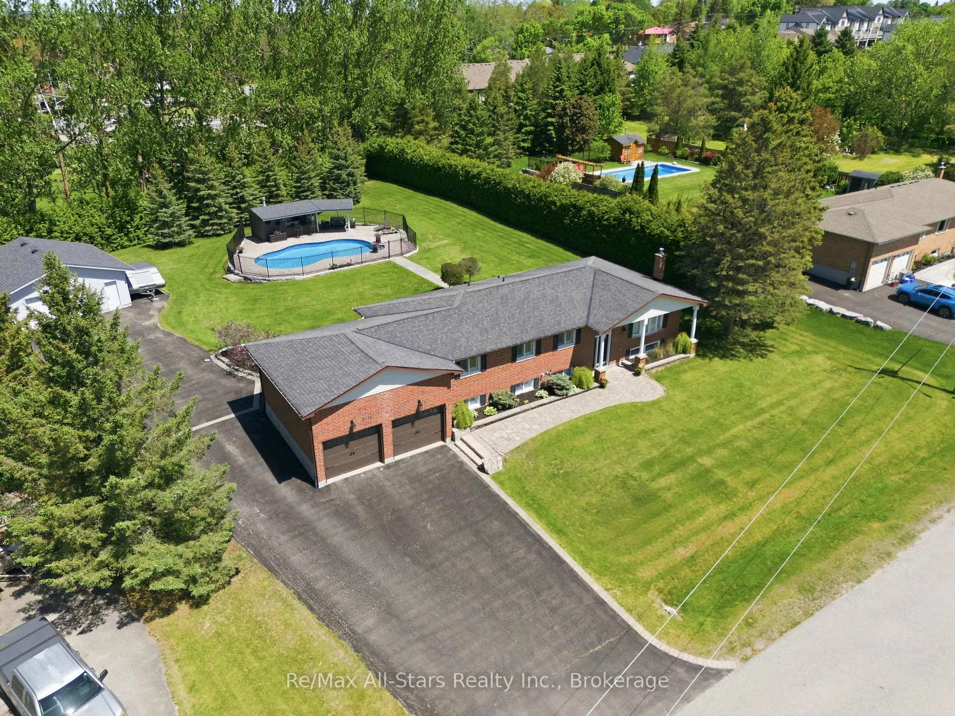 Photo 2 of 601 Alma Street, Scugog, Port Perry — HOMEH
