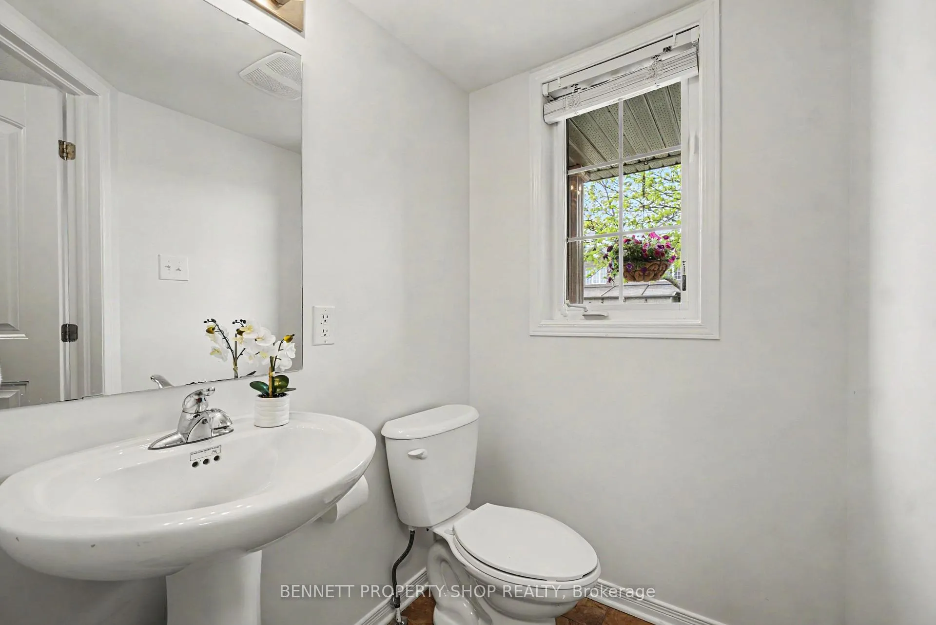 Photo 15 of 330 Laguna Street, Ottawa, Leitrim — HOMEH