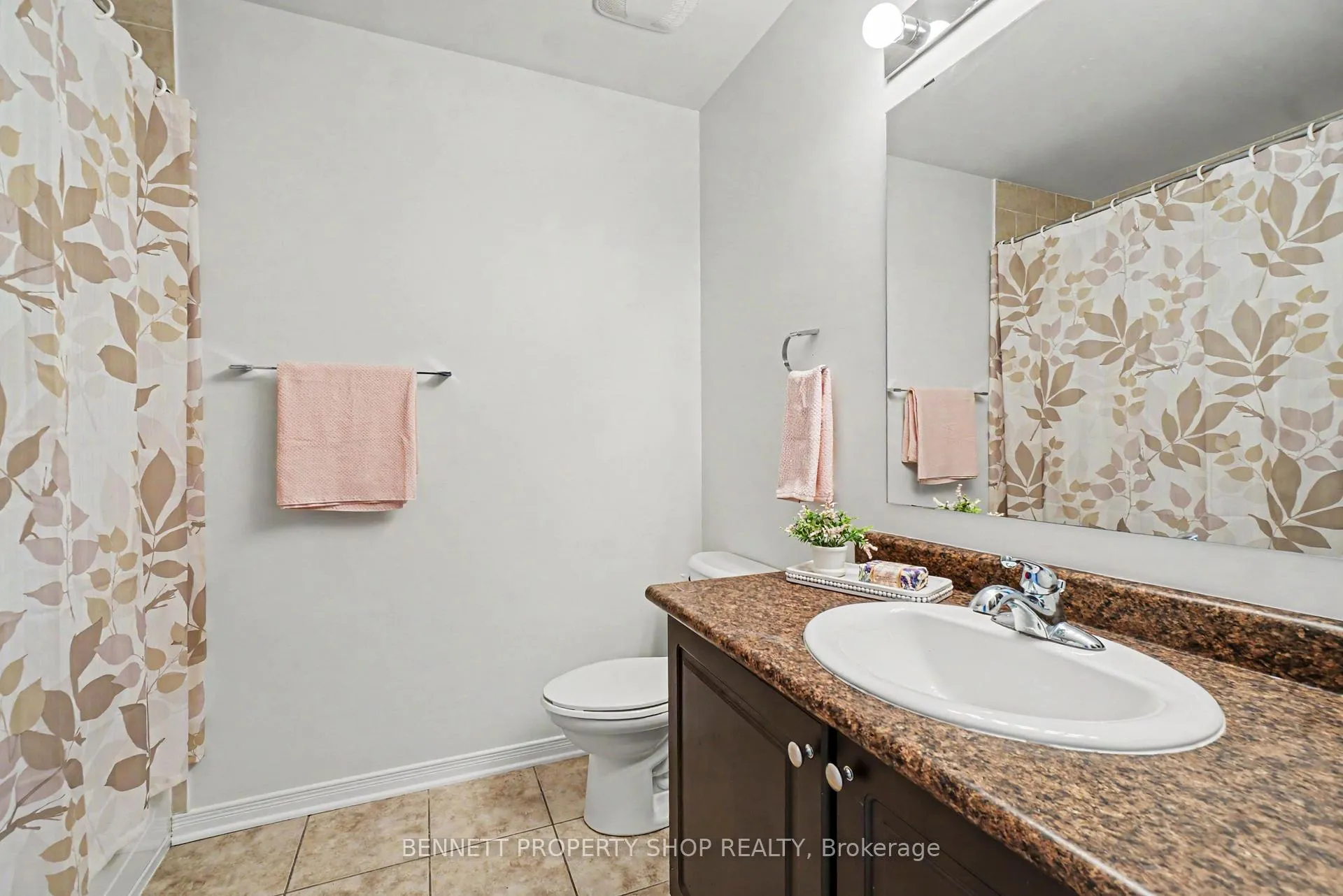 Photo 17 of 330 Laguna Street, Ottawa, Leitrim — HOMEH