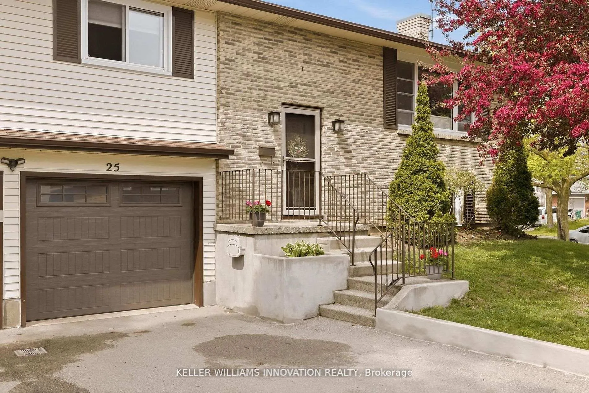 Photo 2 of 25 Greenock Drive, Kitchener — HOMEH