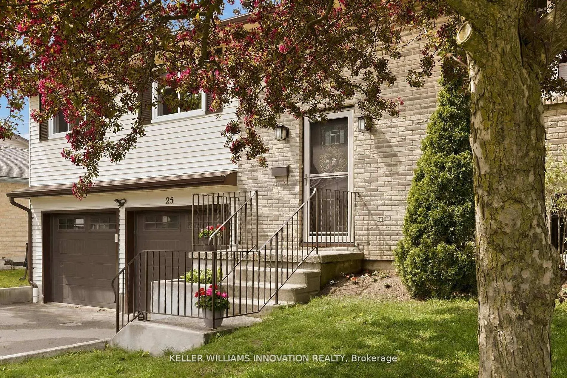 Photo 3 of 25 Greenock Drive, Kitchener — HOMEH