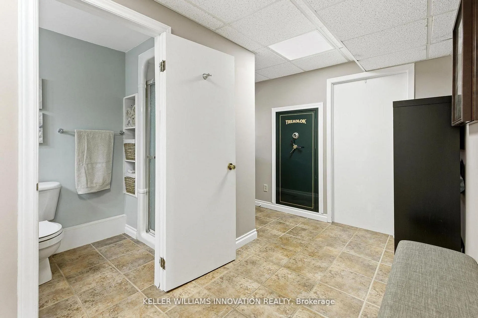 Photo 31 of 25 Greenock Drive, Kitchener — HOMEH