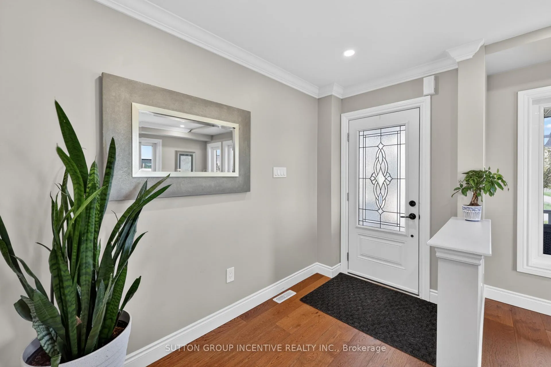 Photo 4 of 60 Succession Crescent, Barrie, Innis-Shore — HOMEH