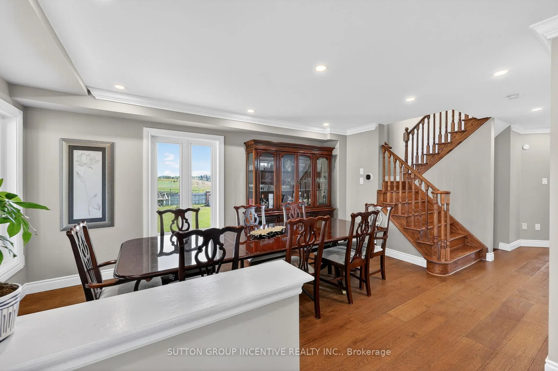Photo 5 of 60 Succession Crescent, Barrie, Innis-Shore — HOMEH