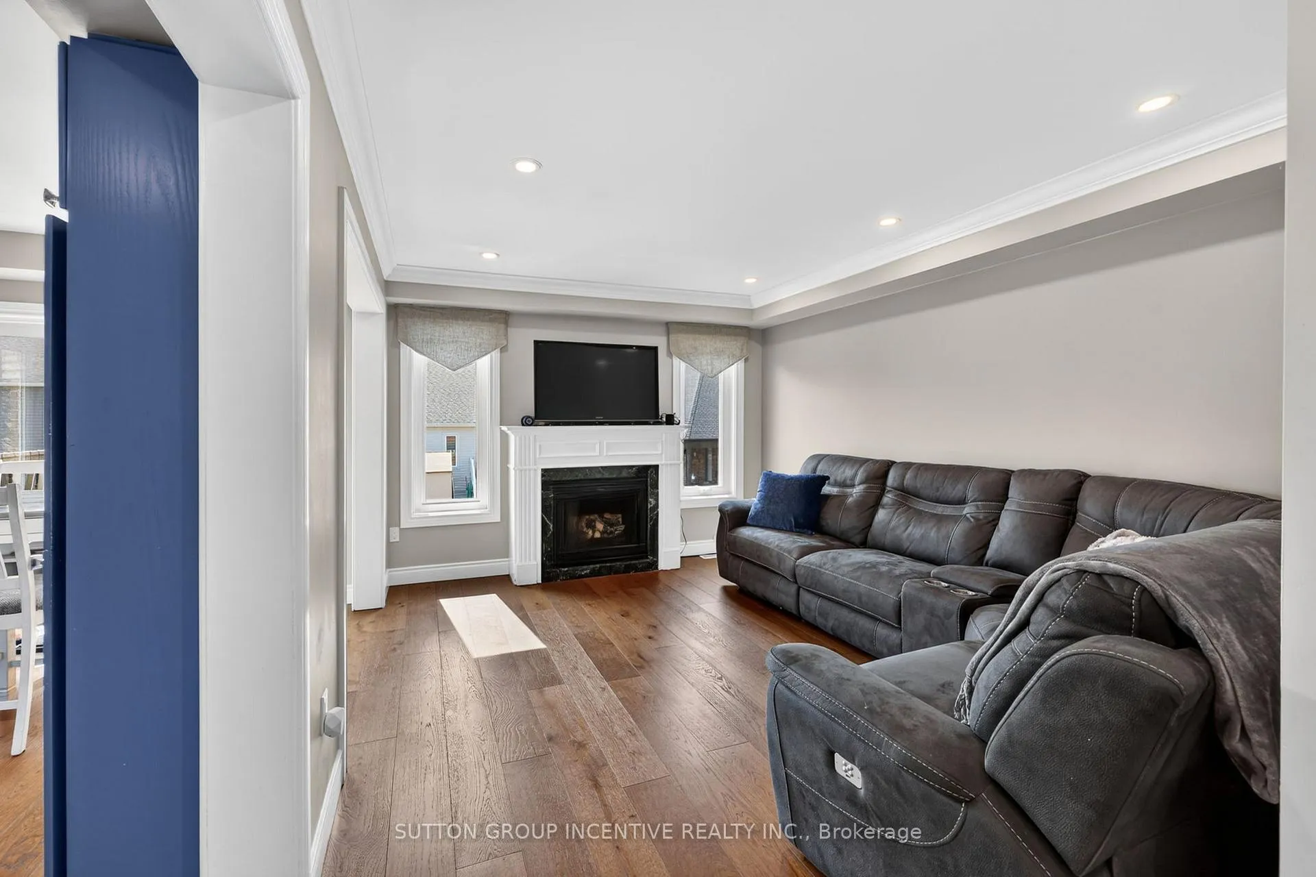 Photo 9 of 60 Succession Crescent, Barrie, Innis-Shore — HOMEH