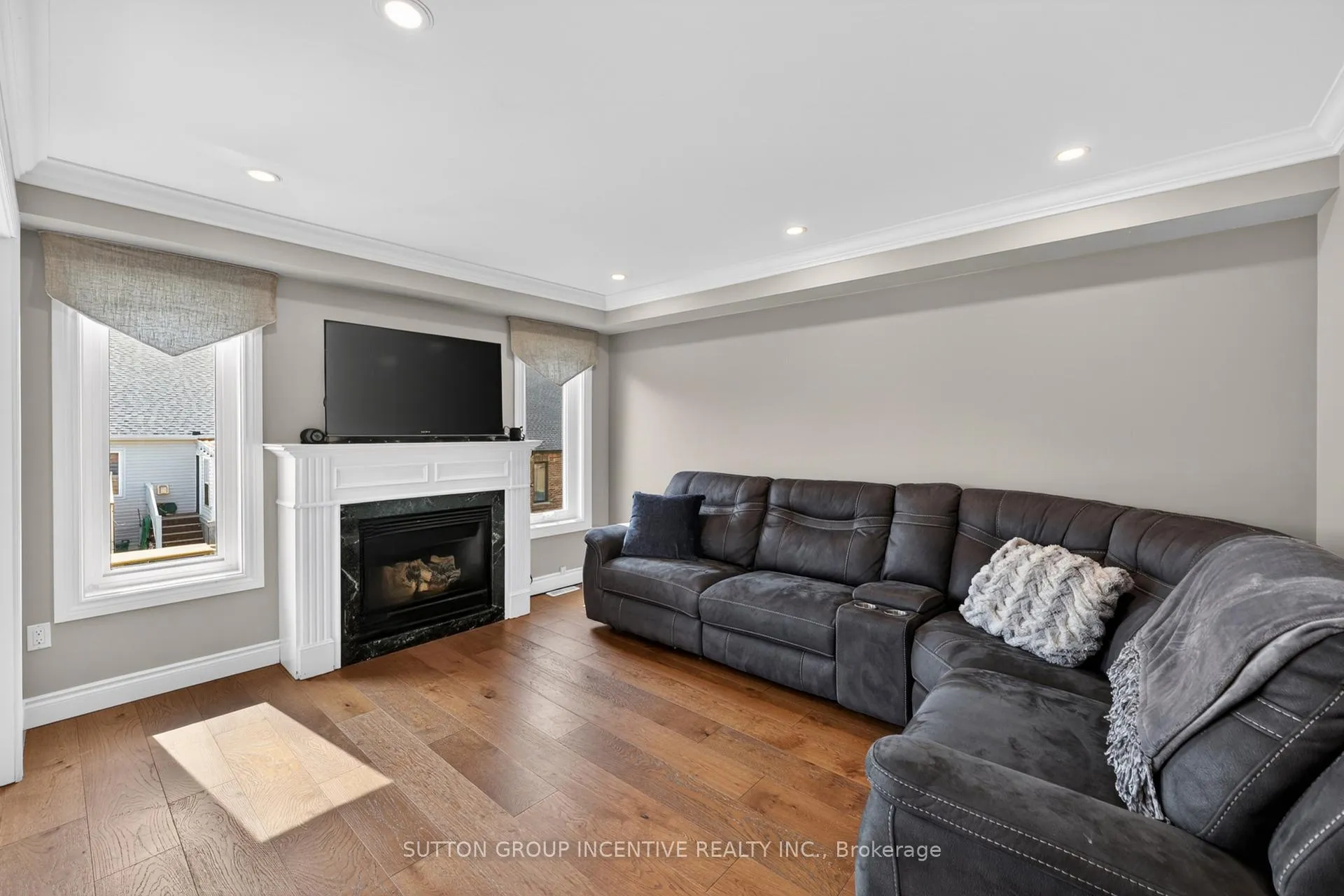 Photo 10 of 60 Succession Crescent, Barrie, Innis-Shore — HOMEH